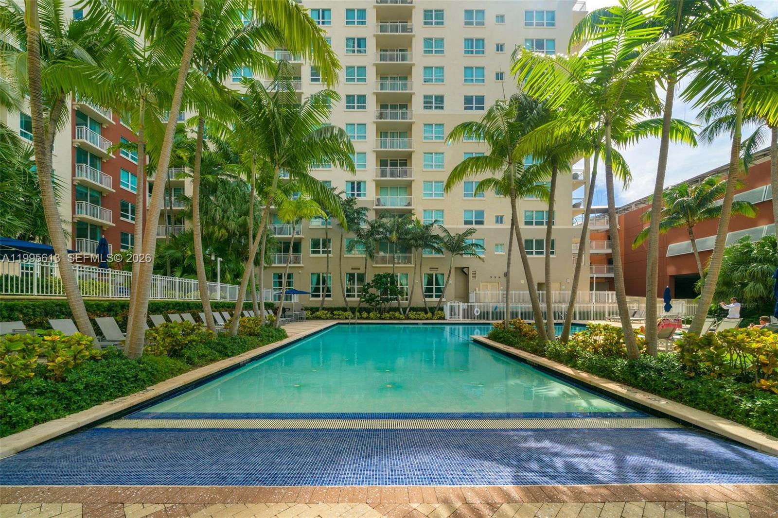 2000 N Bayshore Dr # 702