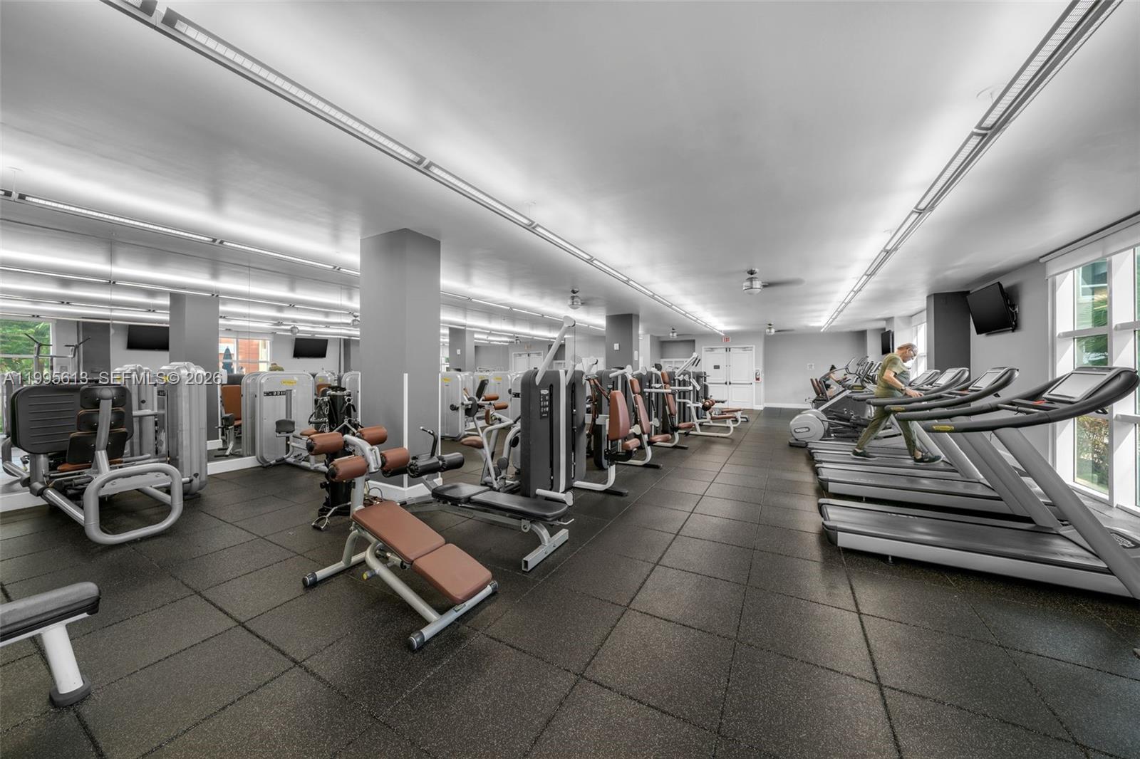 2000 N Bayshore Dr # 702