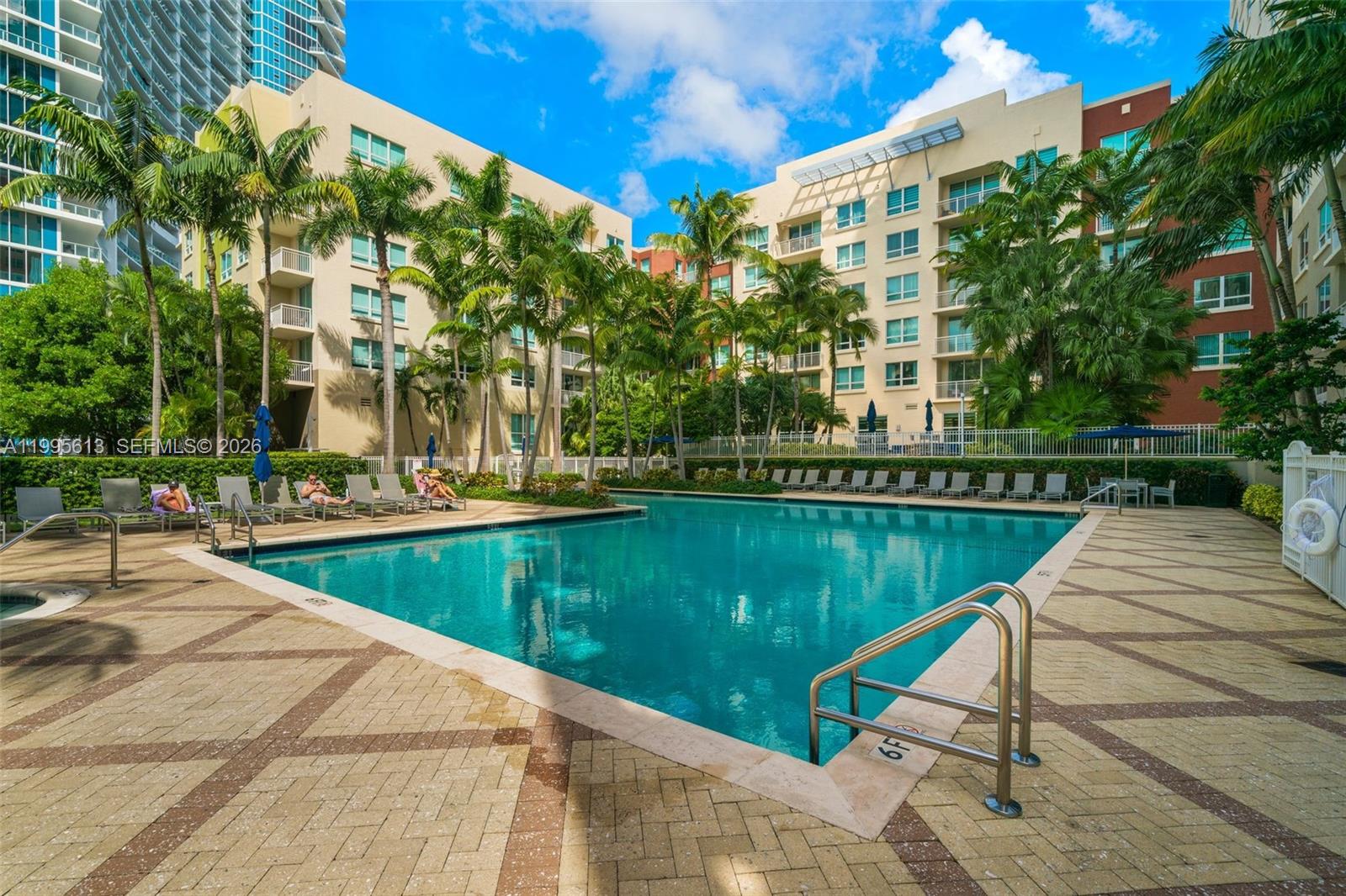 2000 N Bayshore Dr # 702