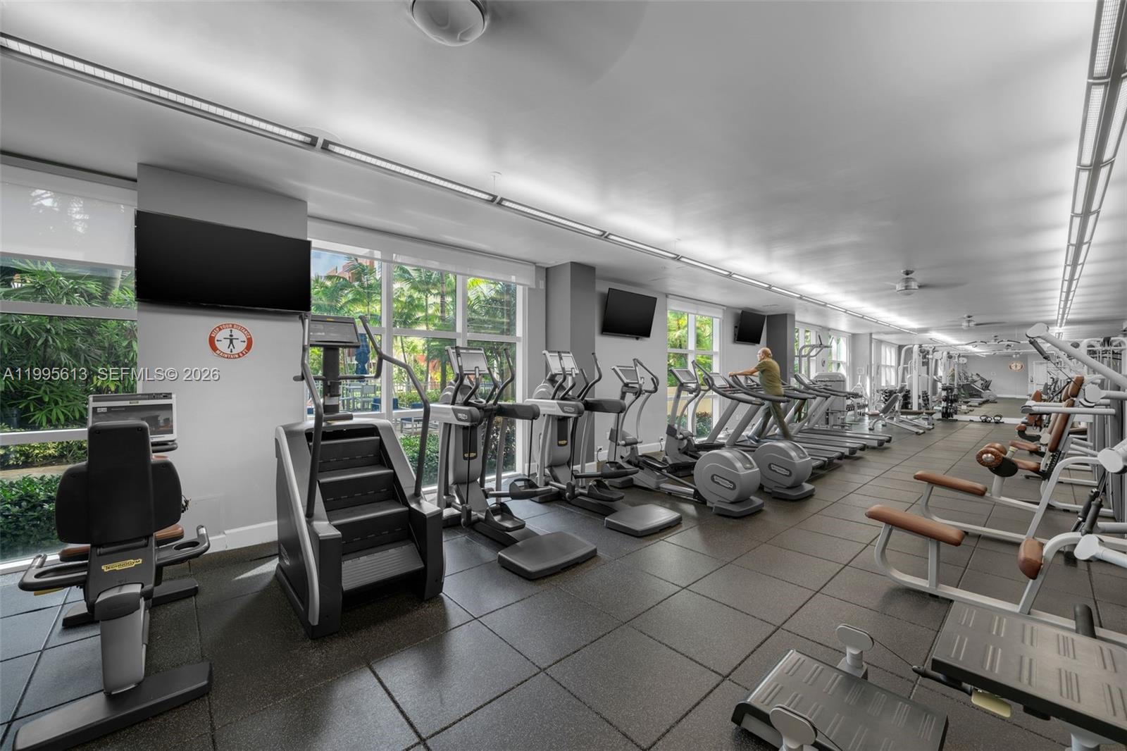 2000 N Bayshore Dr # 702