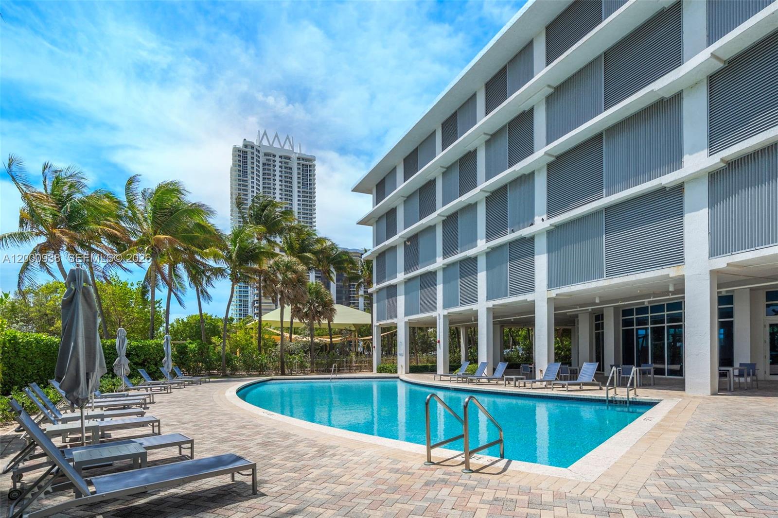 6515 Collins Ave # 802