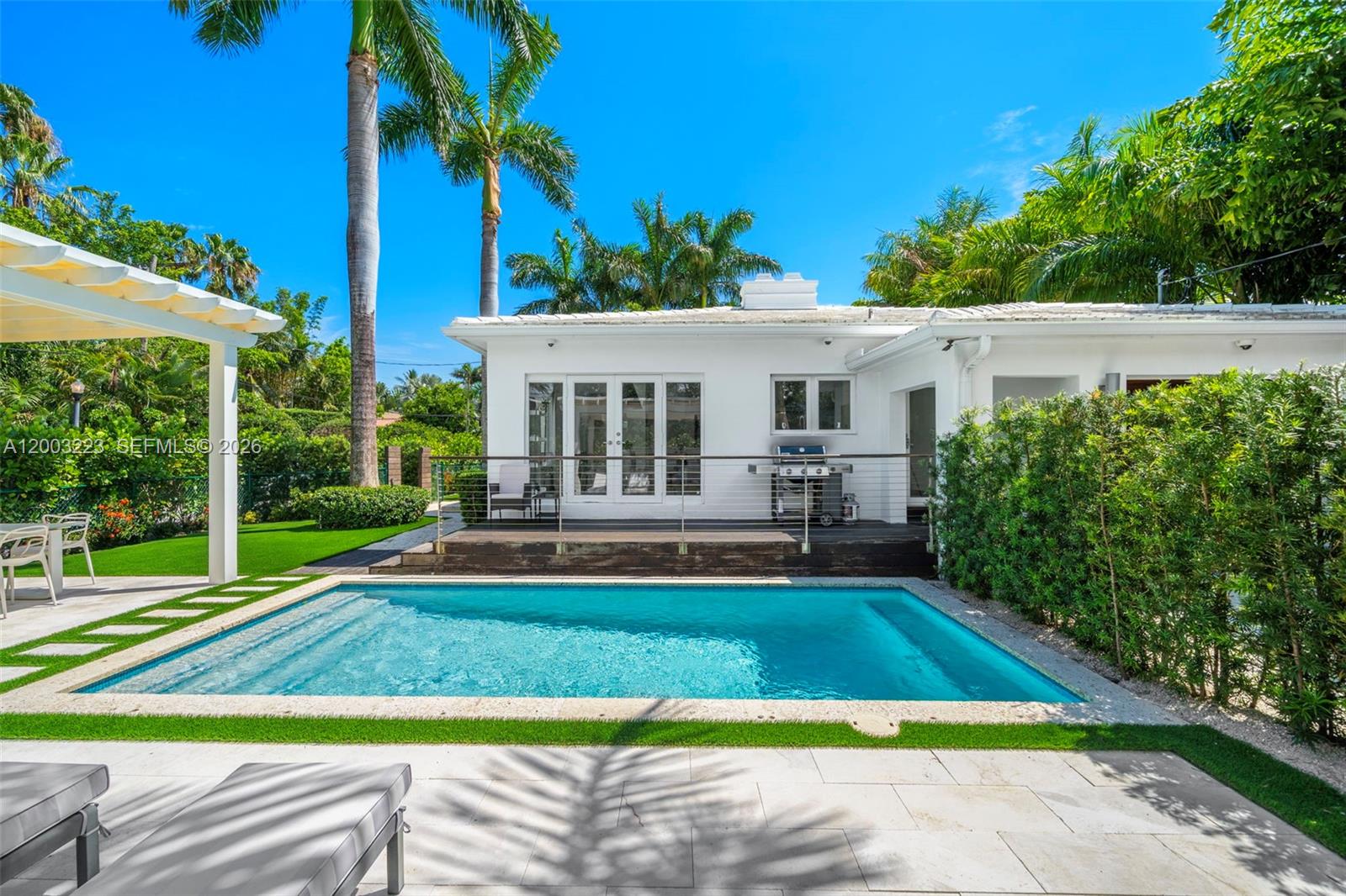 330 E San Marino Dr