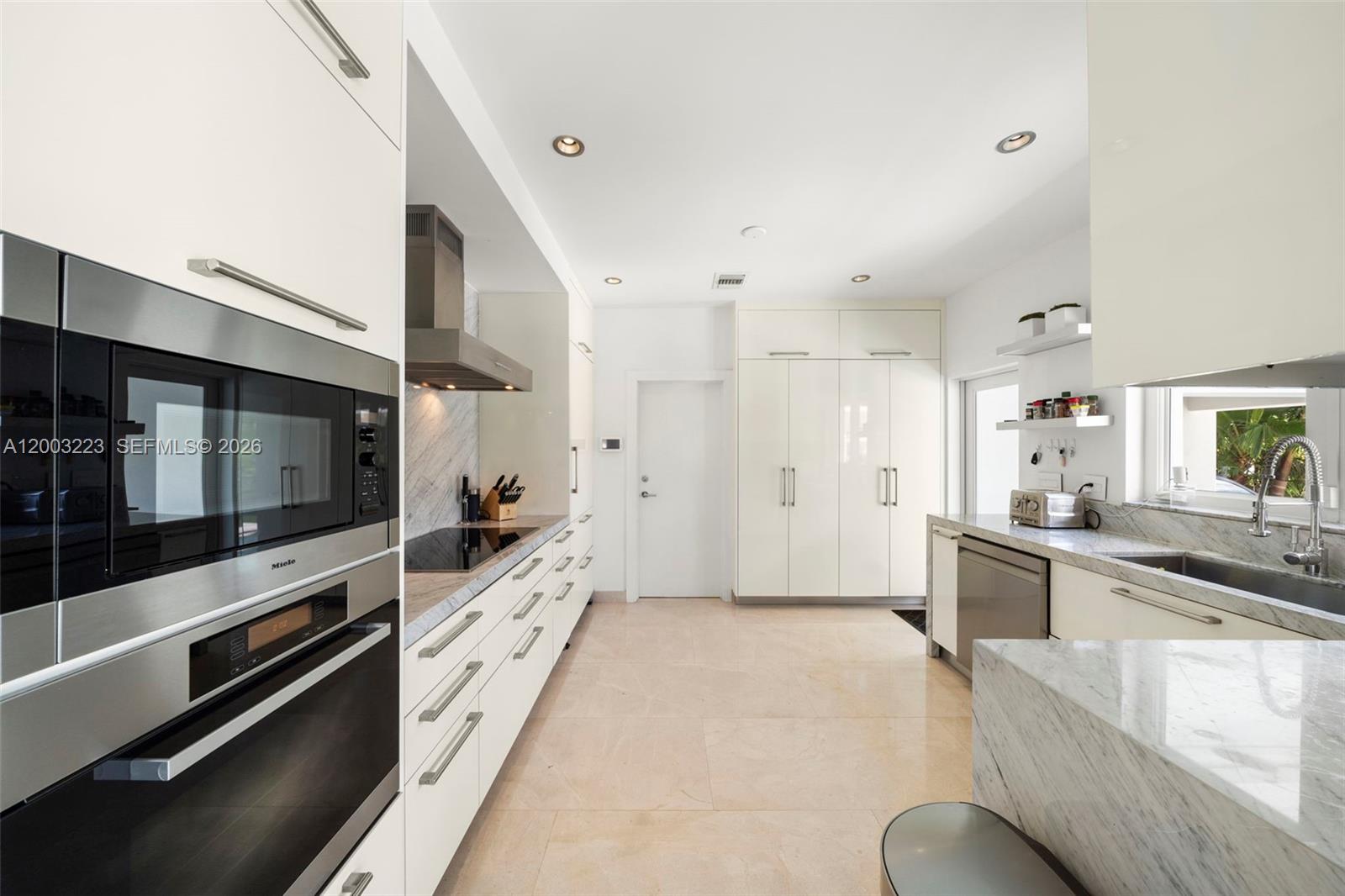 330 E San Marino Dr