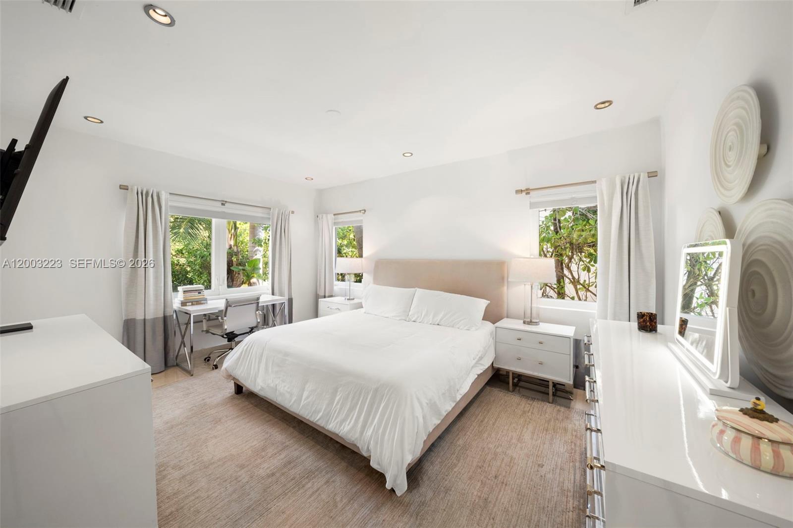 330 E San Marino Dr