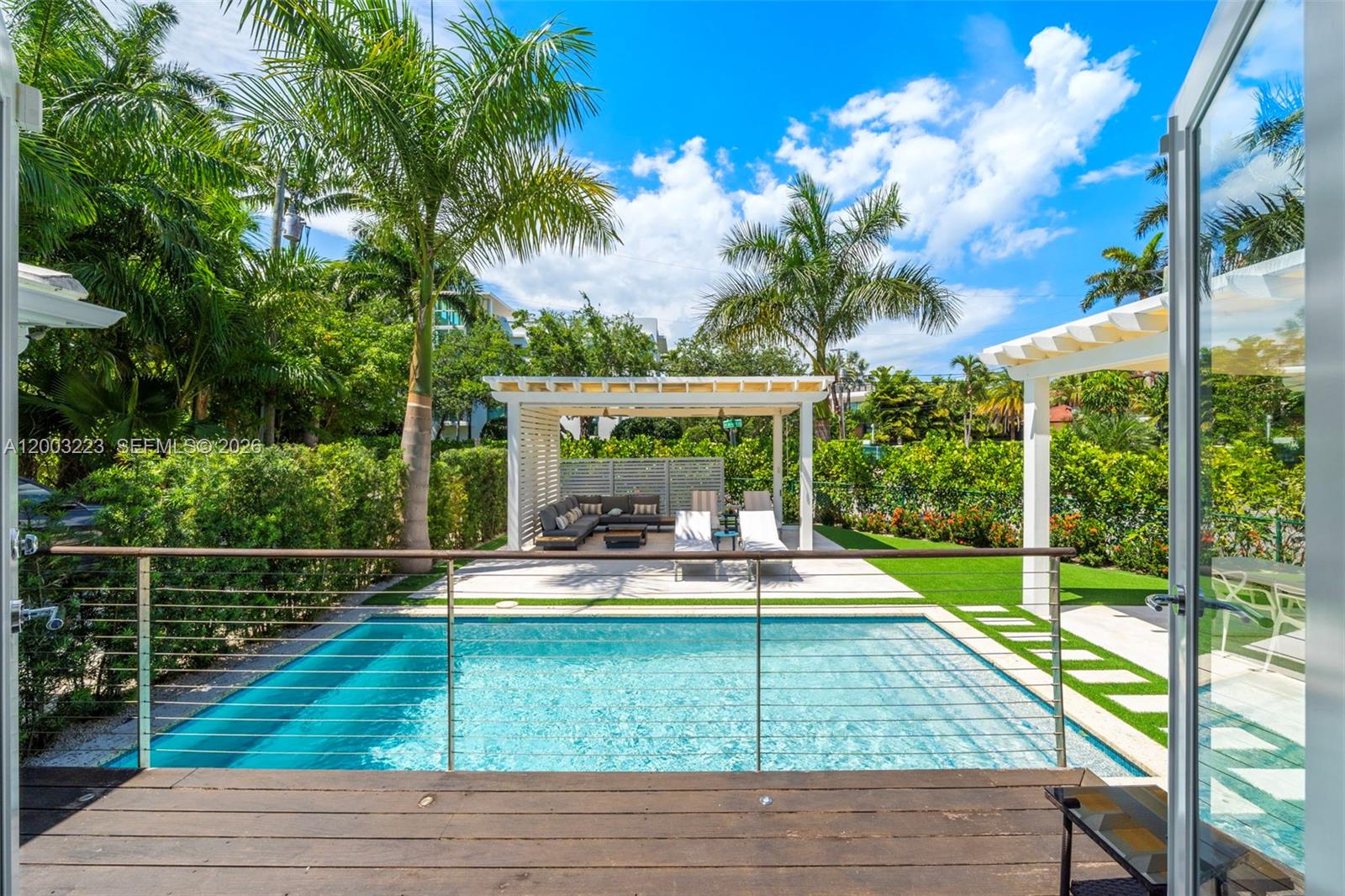 330 E San Marino Dr
