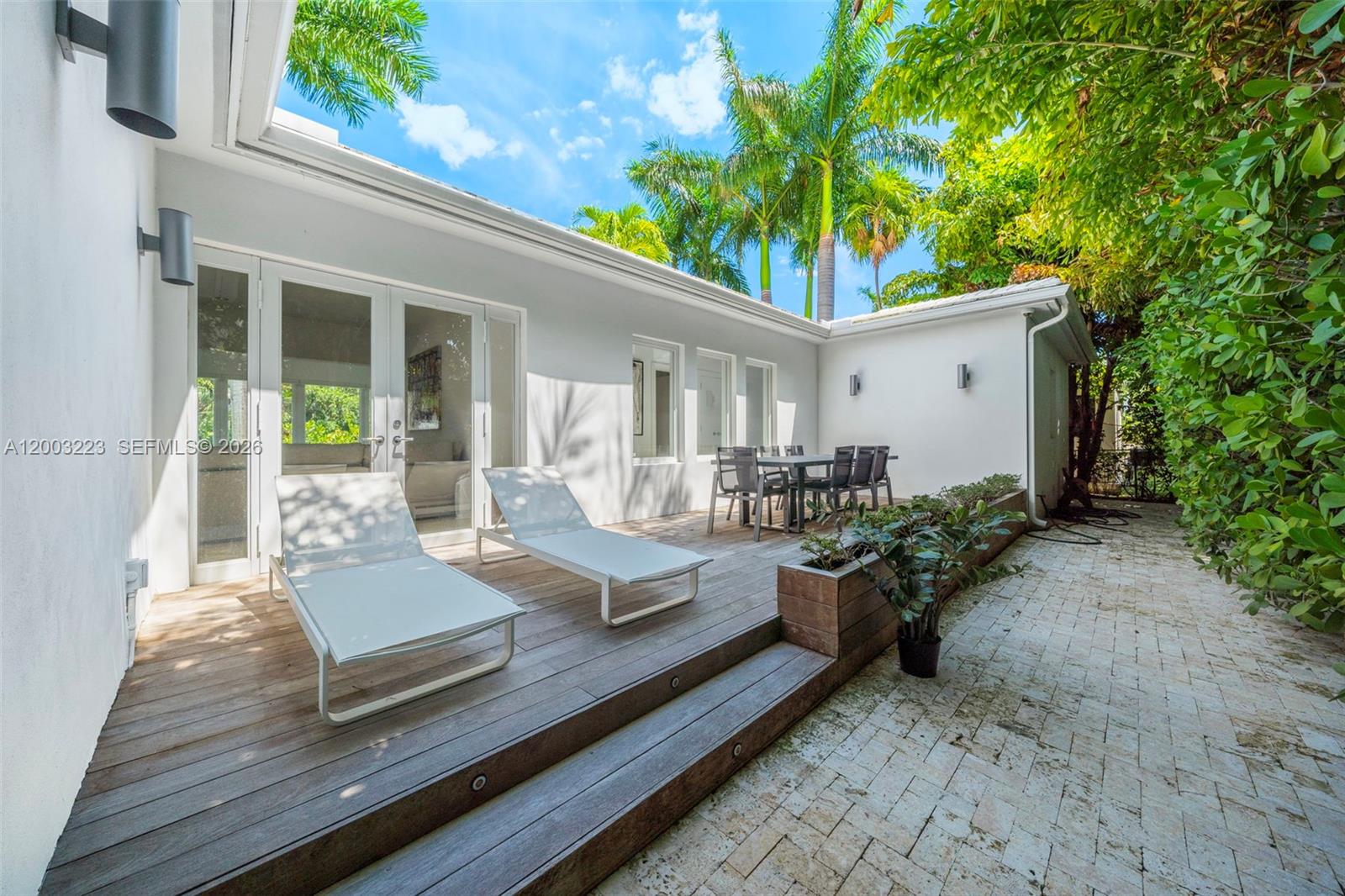 330 E San Marino Dr