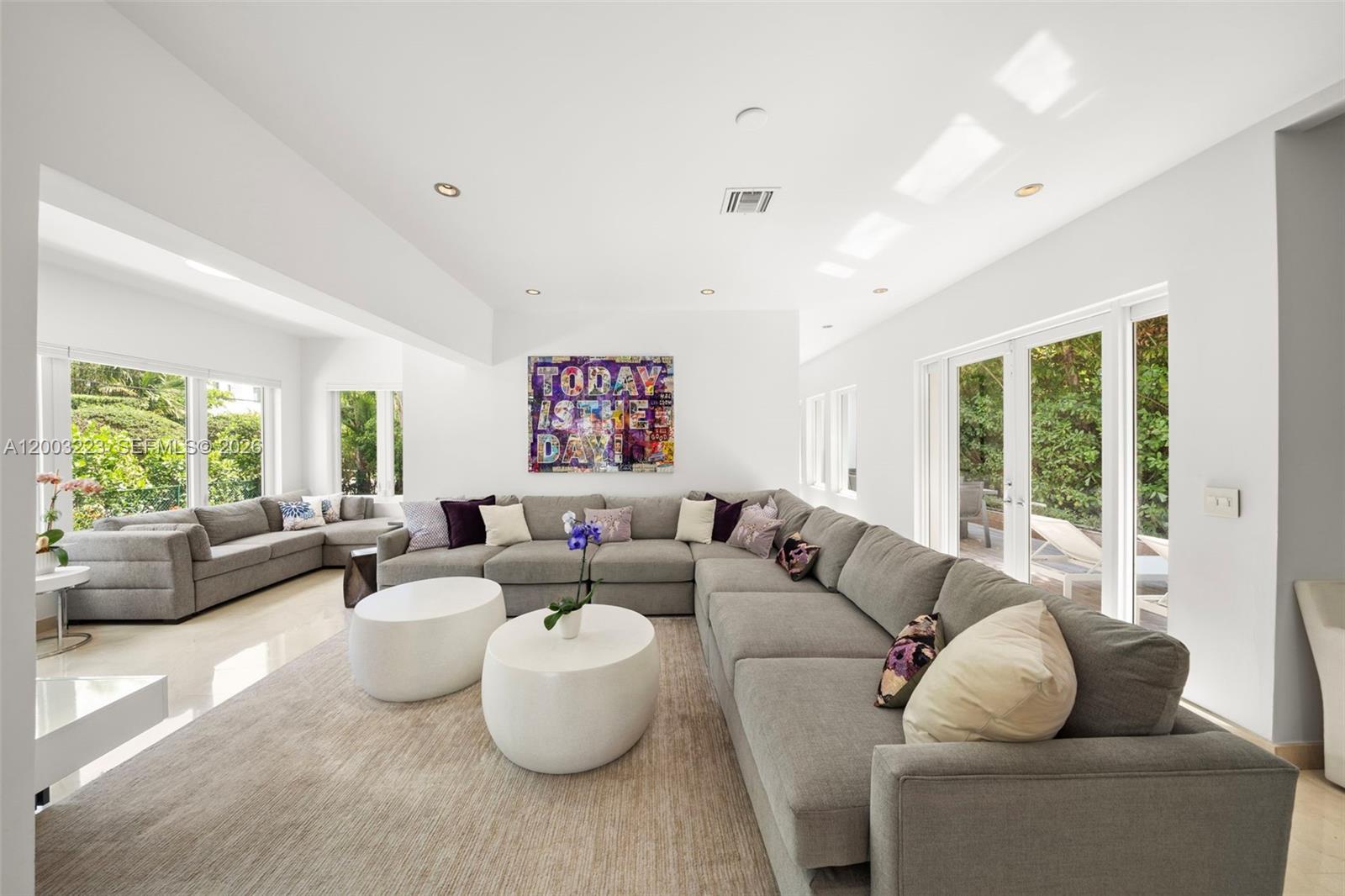 330 E San Marino Dr