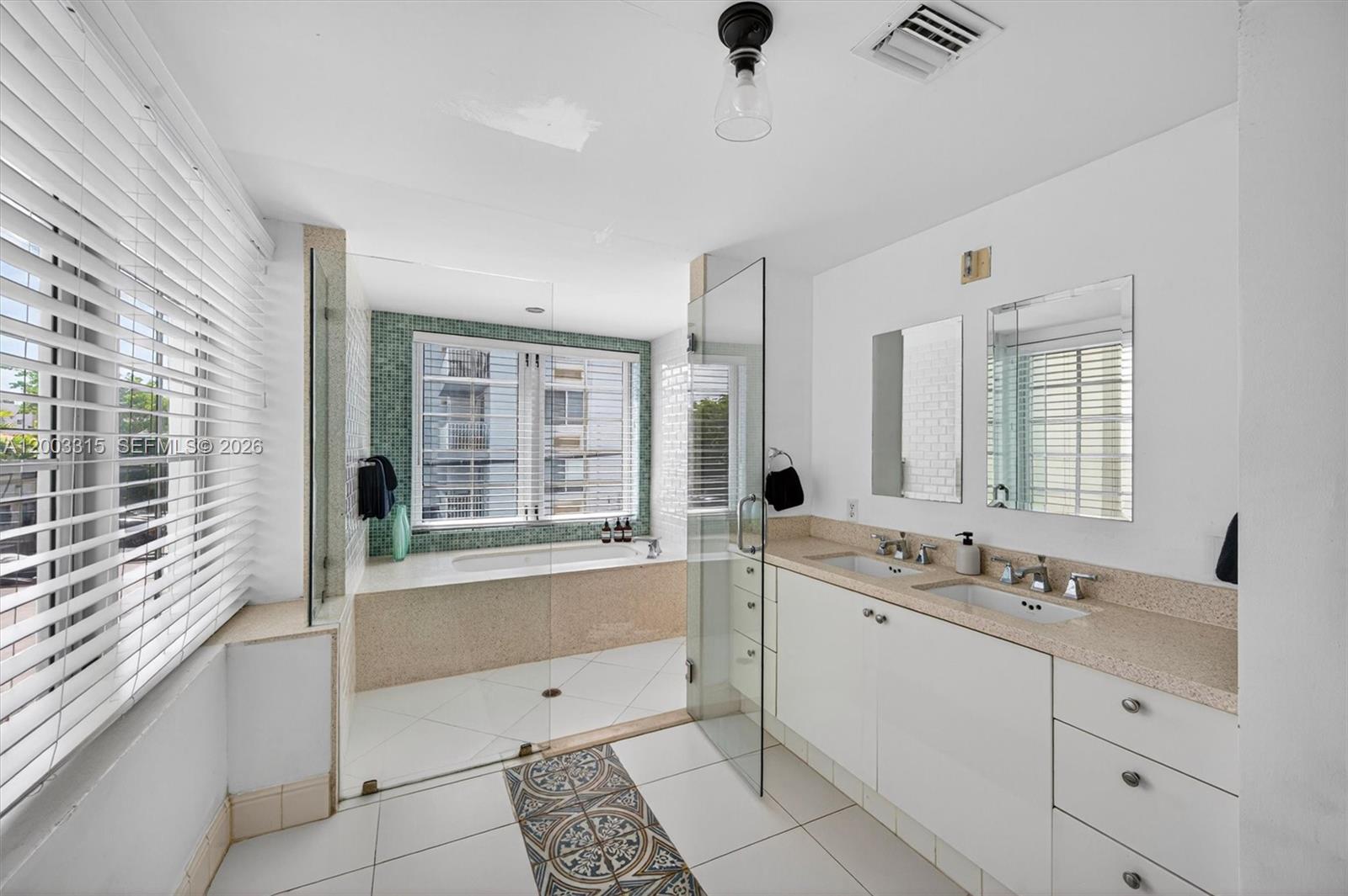 1250 Ocean Dr # 3F