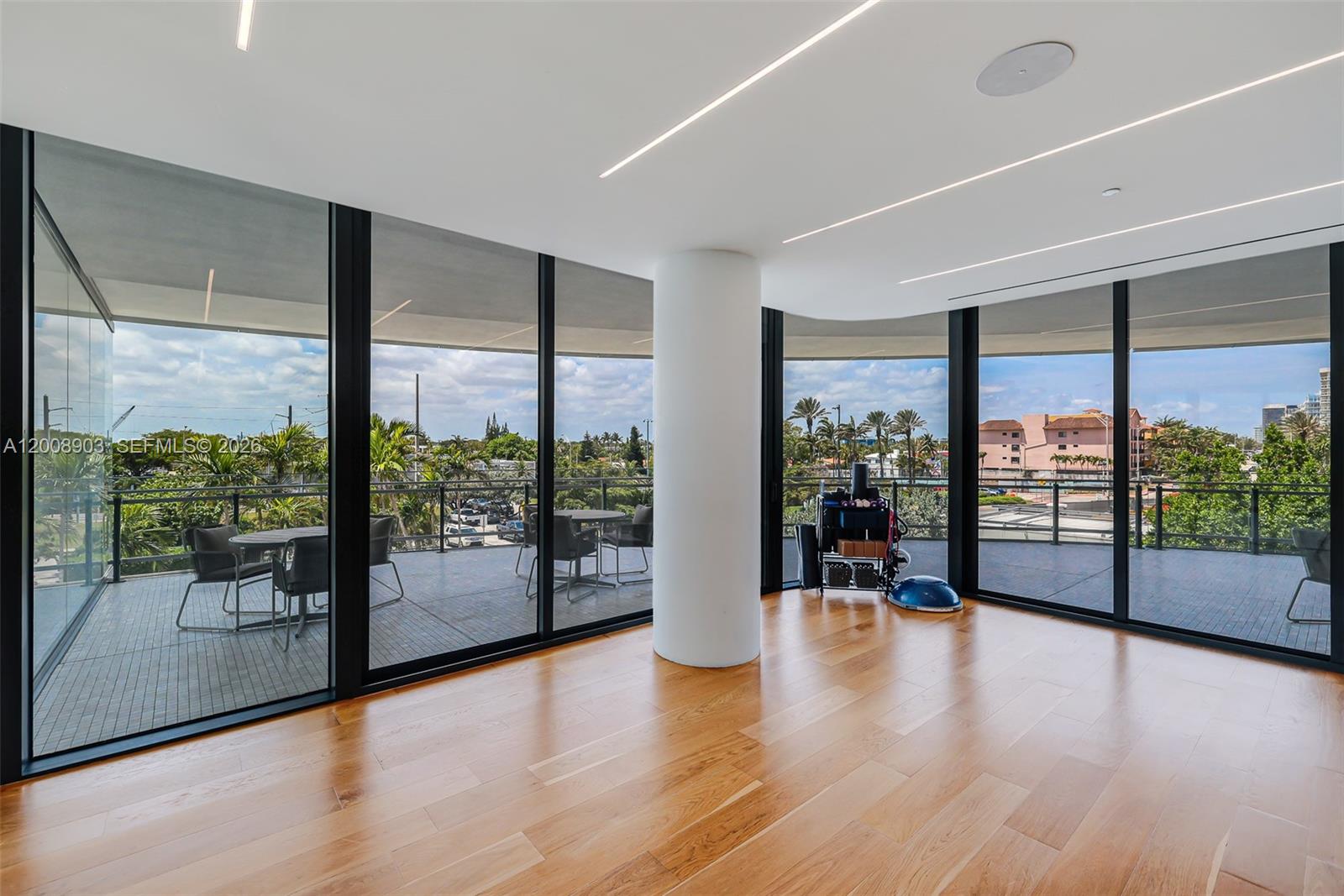 8701 Collins Ave # 904