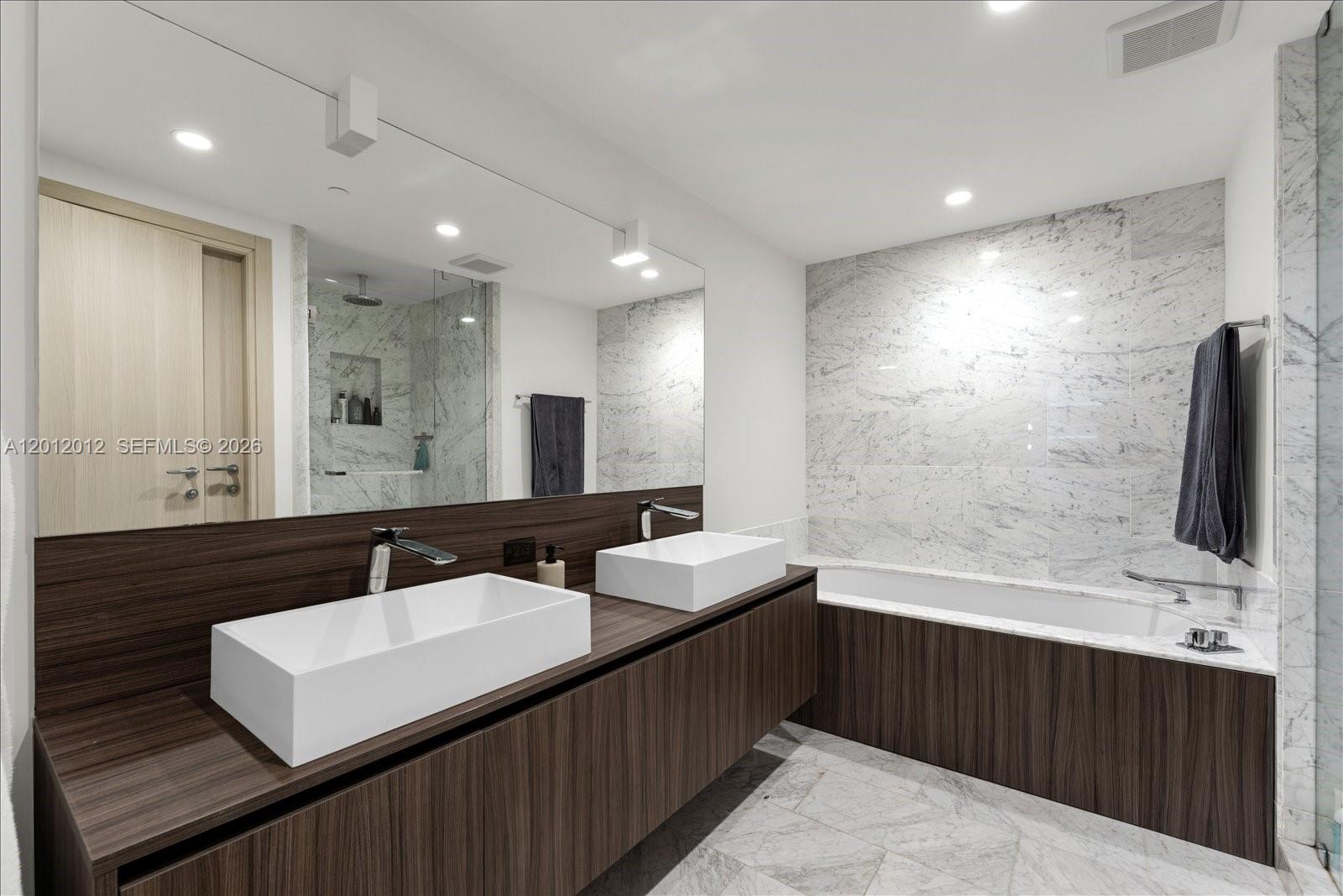 1000 Brickell Plz # 3607