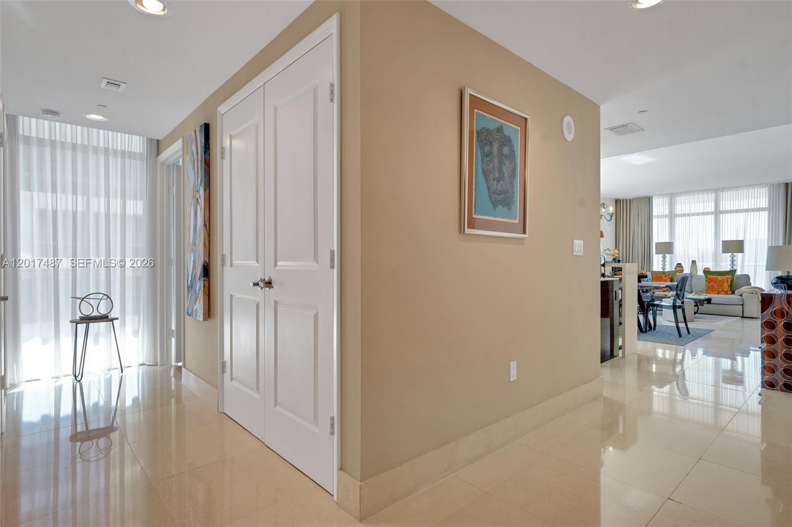3737 Collins Ave # 403 Unit: S-403