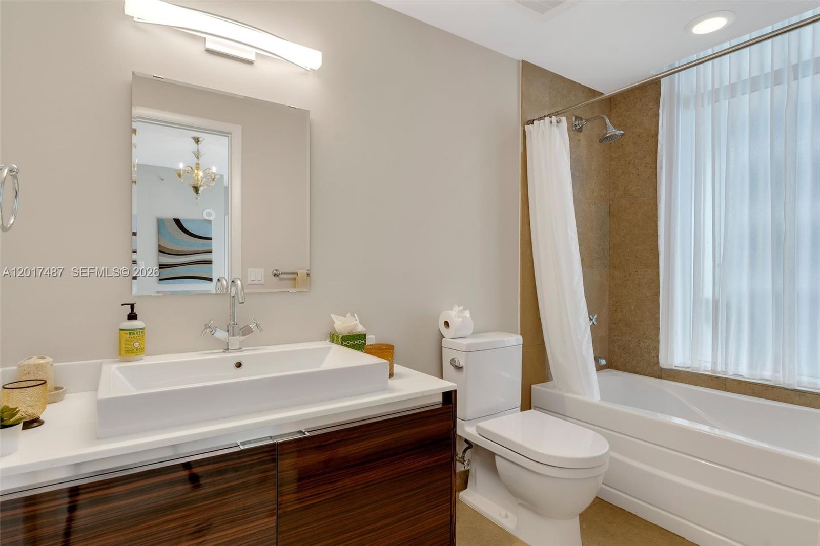 3737 Collins Ave # 403 Unit: S-403