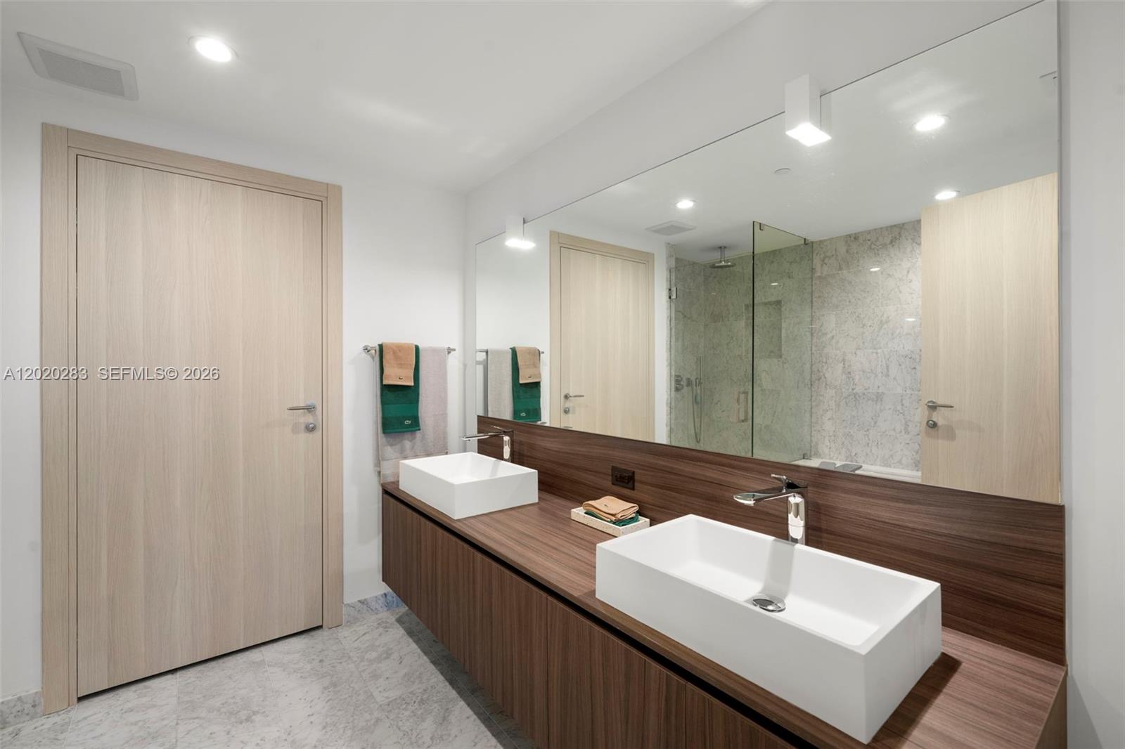 1000 Brickell Plz # 4014