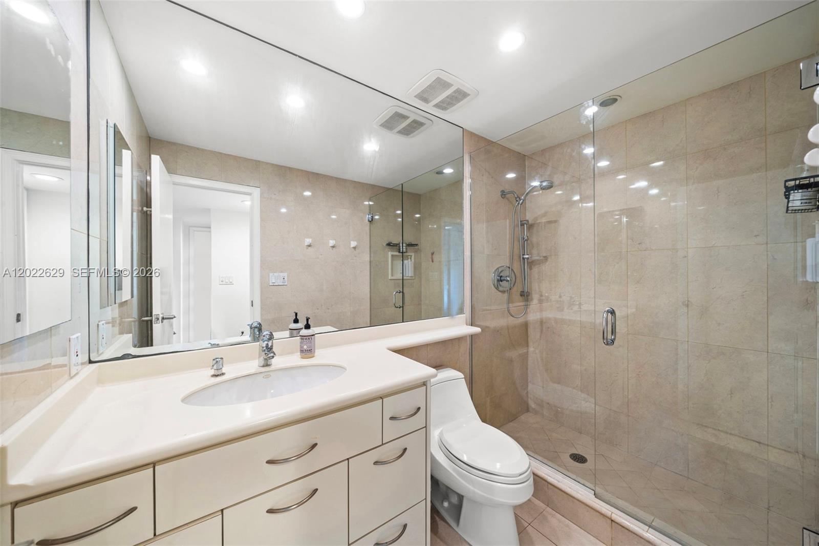 100 Edgewater Dr # 329