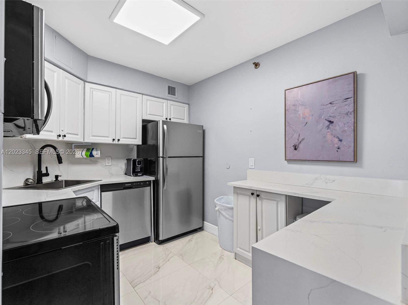 5225 Collins Ave # 1509