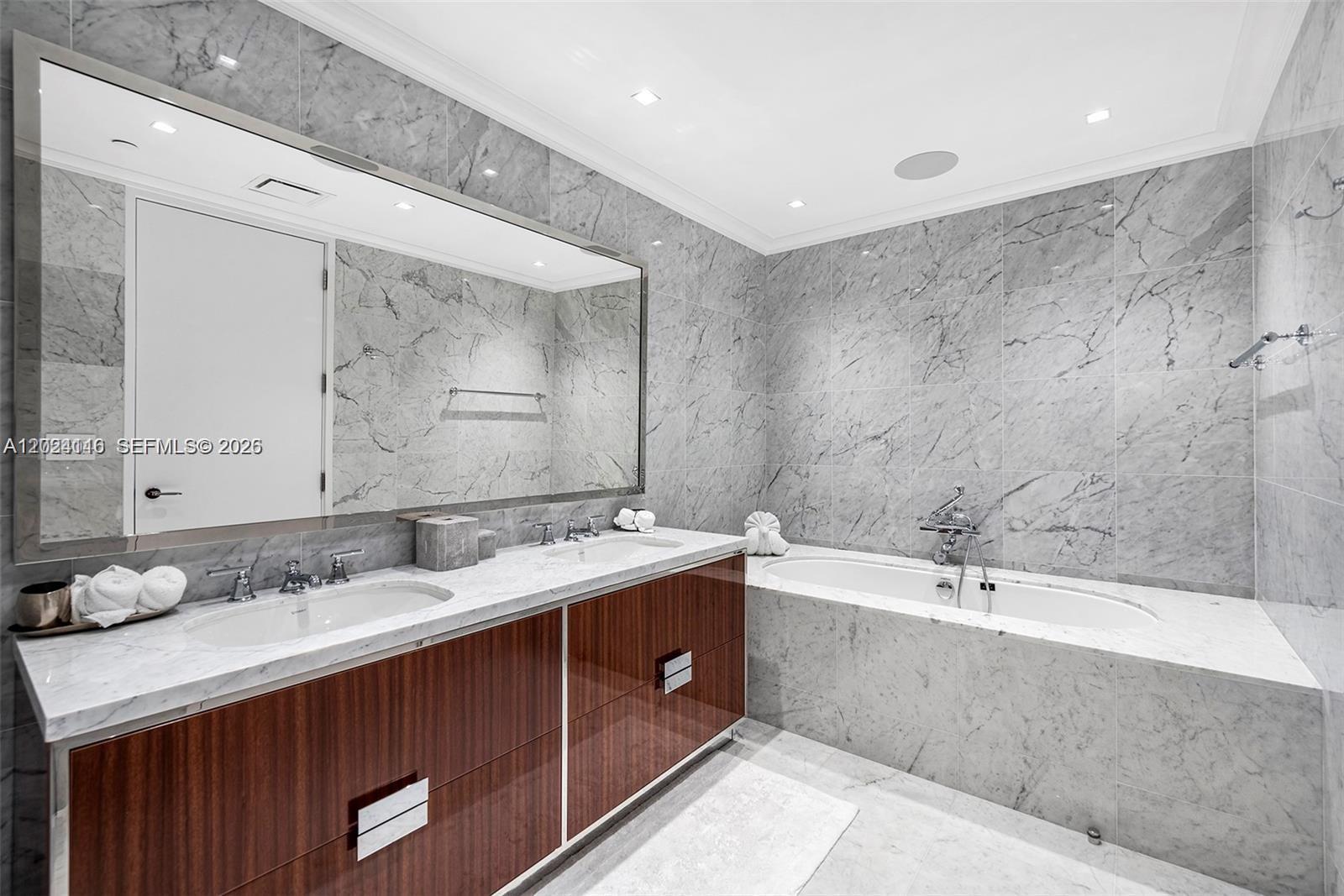 15701 Collins Ave # 4105
