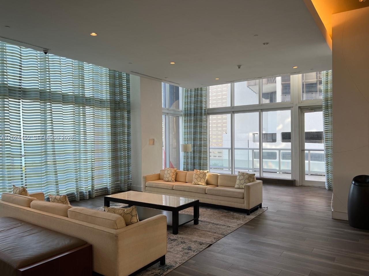 50 Biscayne Blvd # 2401