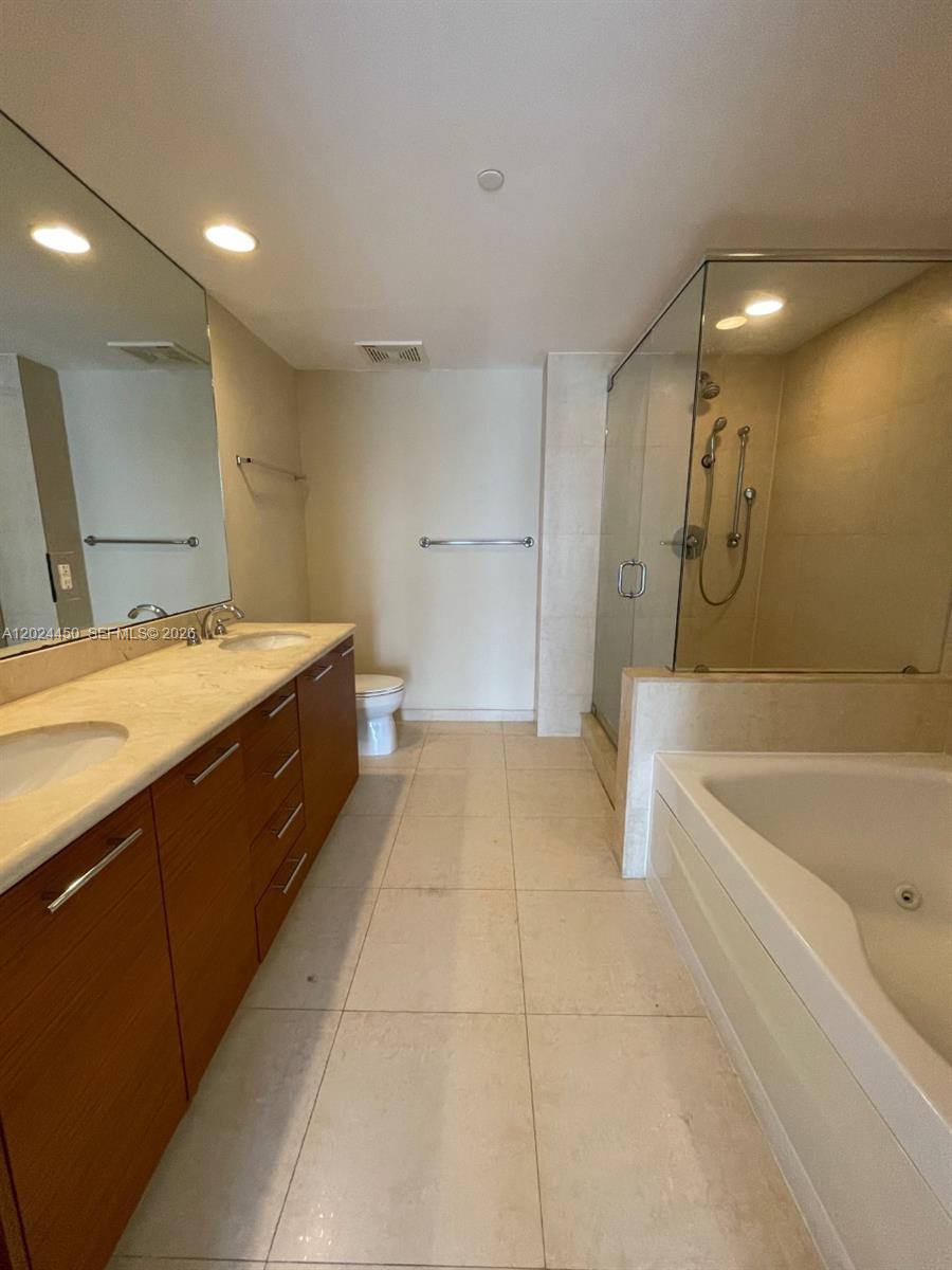 50 Biscayne Blvd # 2401