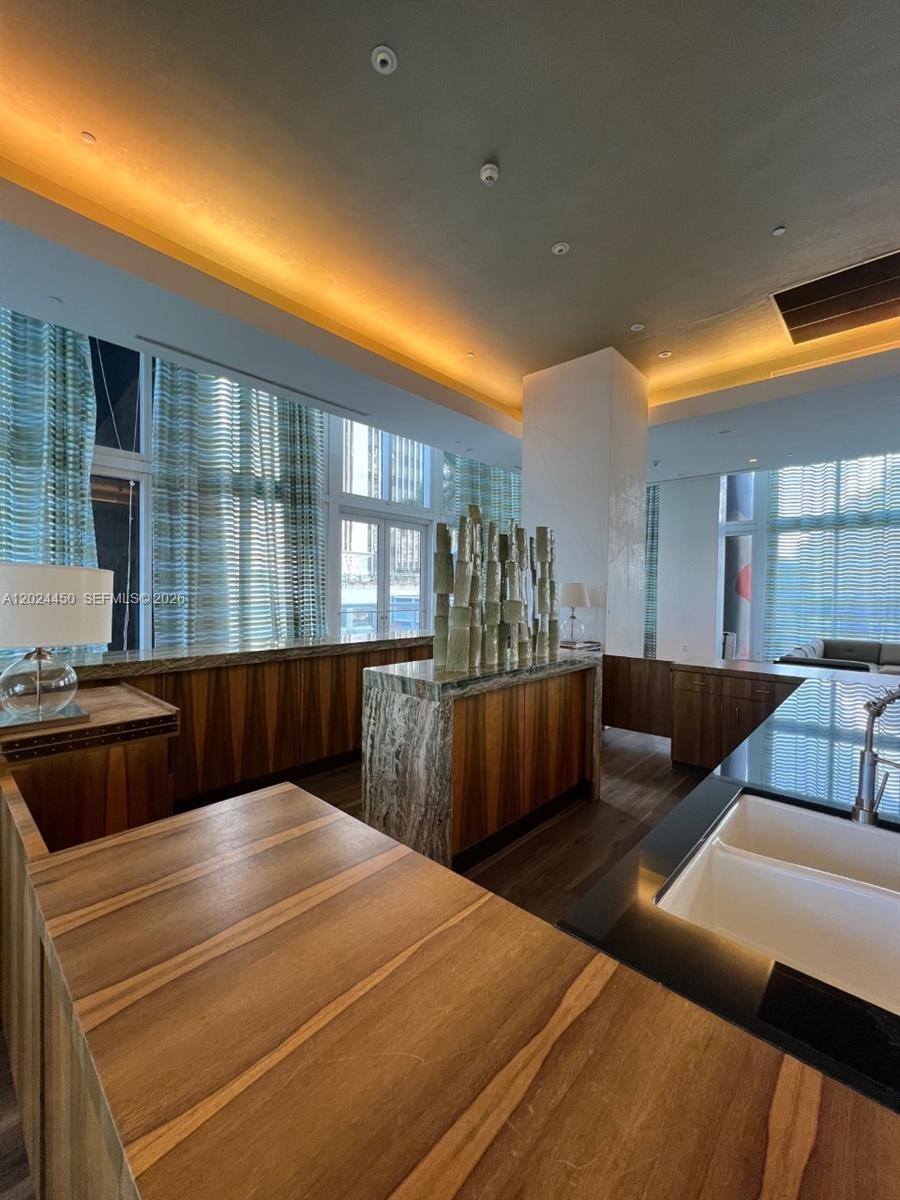 50 Biscayne Blvd # 2401