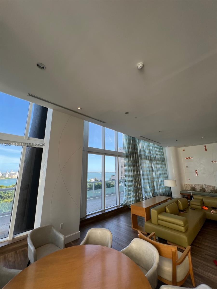 50 Biscayne Blvd # 2401