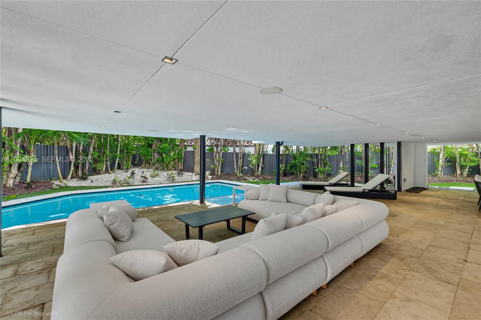 420 N Hibiscus Dr