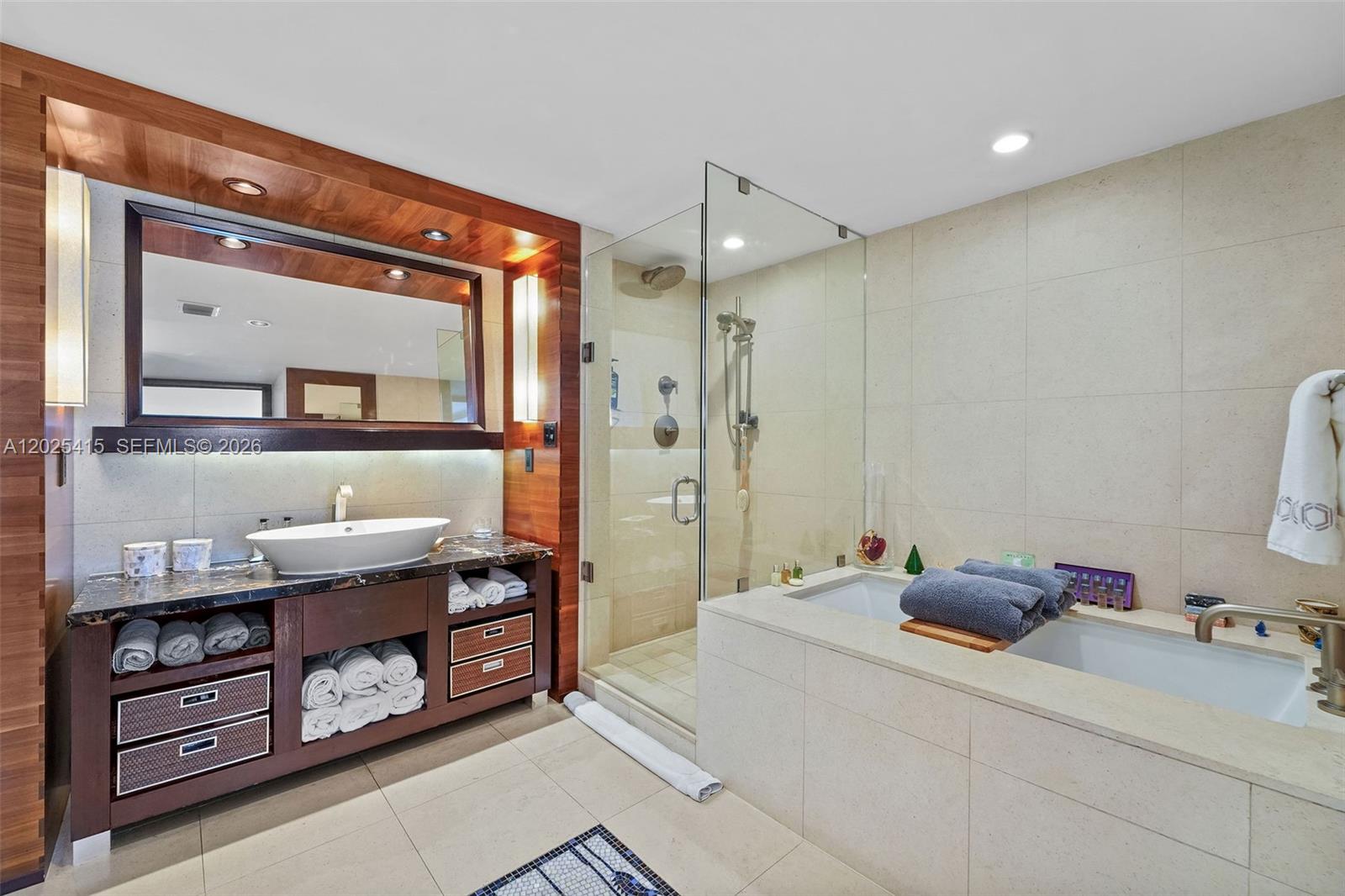 6801 Collins Ave # 708
