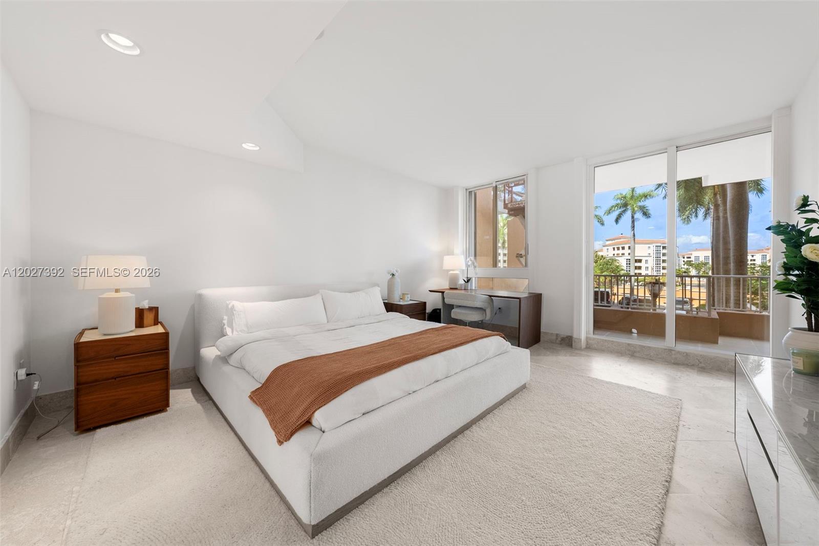 785 Crandon Blvd Unit: 205/305