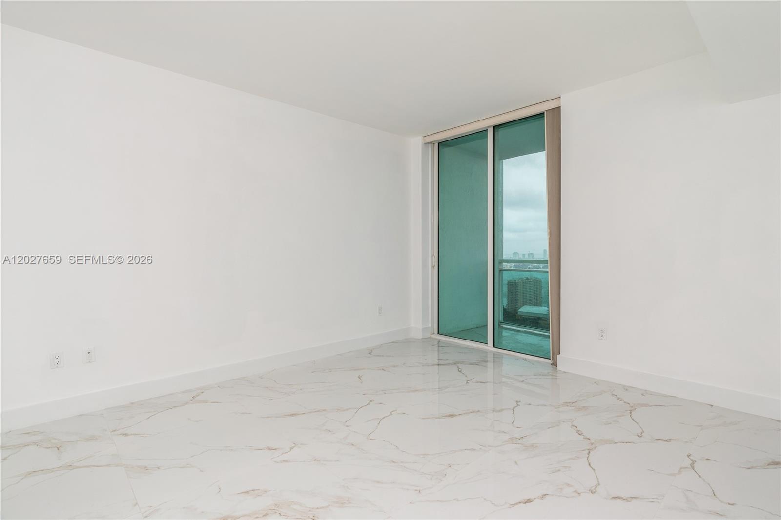 951 Brickell Ave # 3706