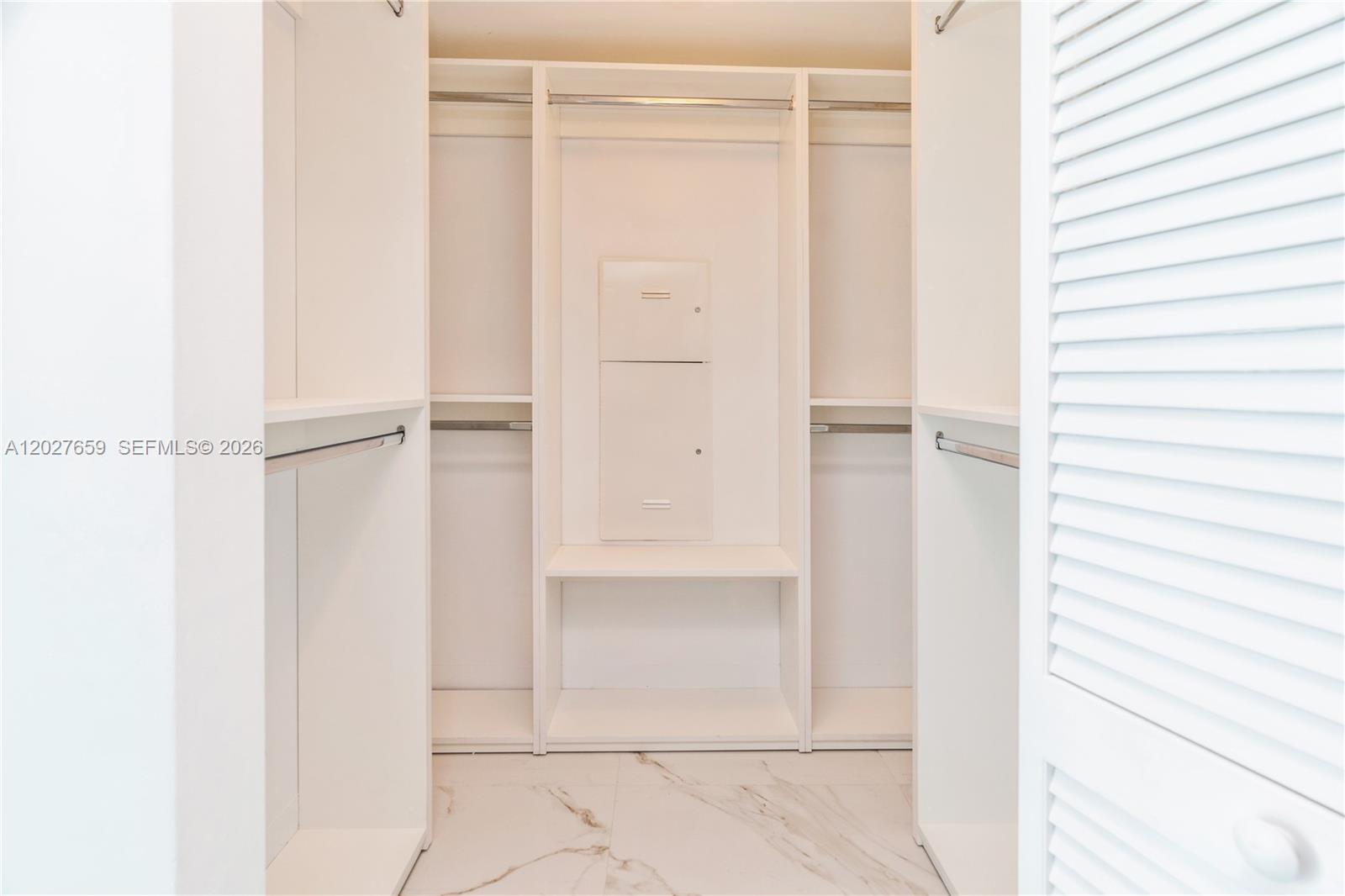 951 Brickell Ave # 3706