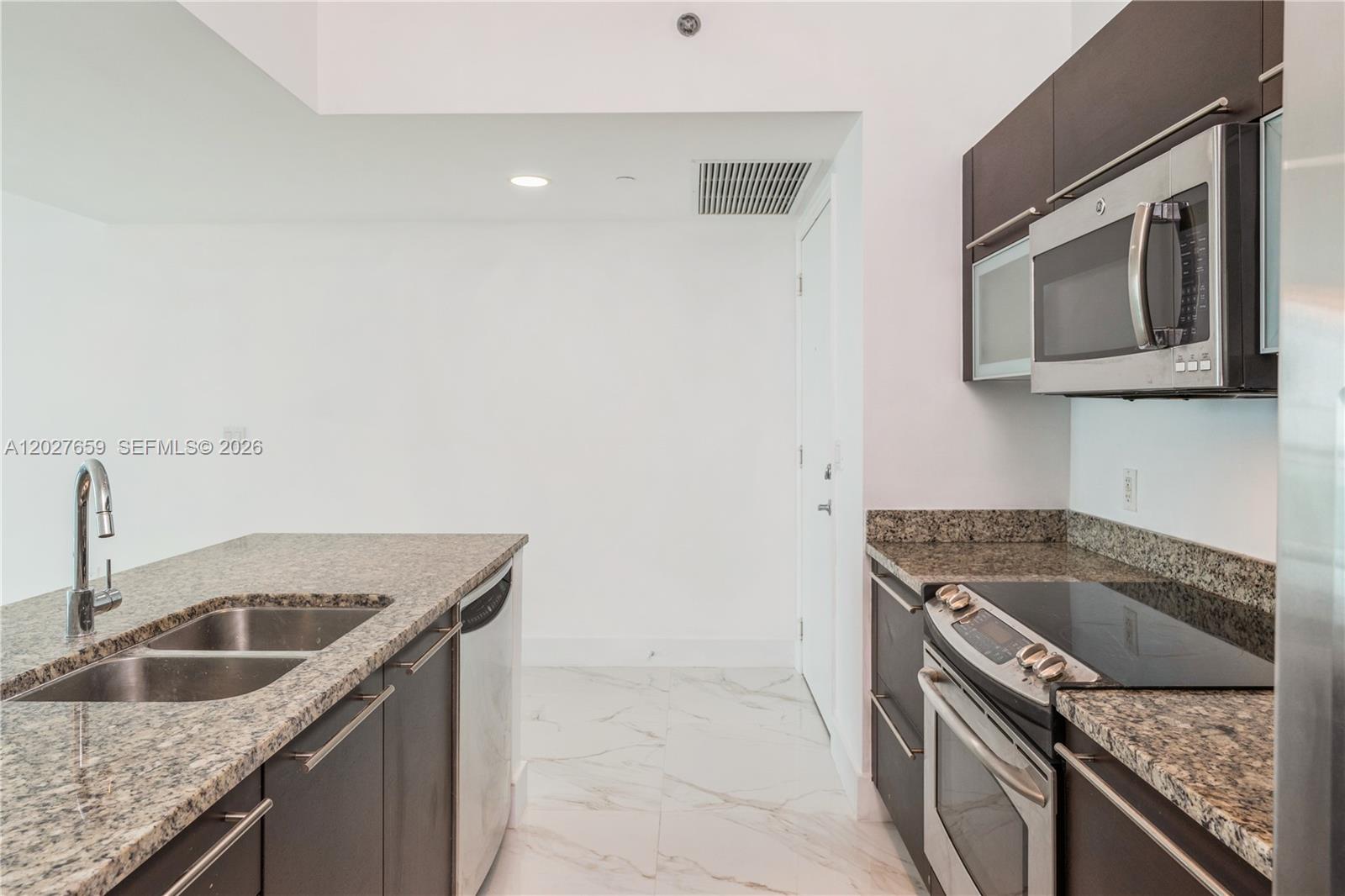 951 Brickell Ave # 3706
