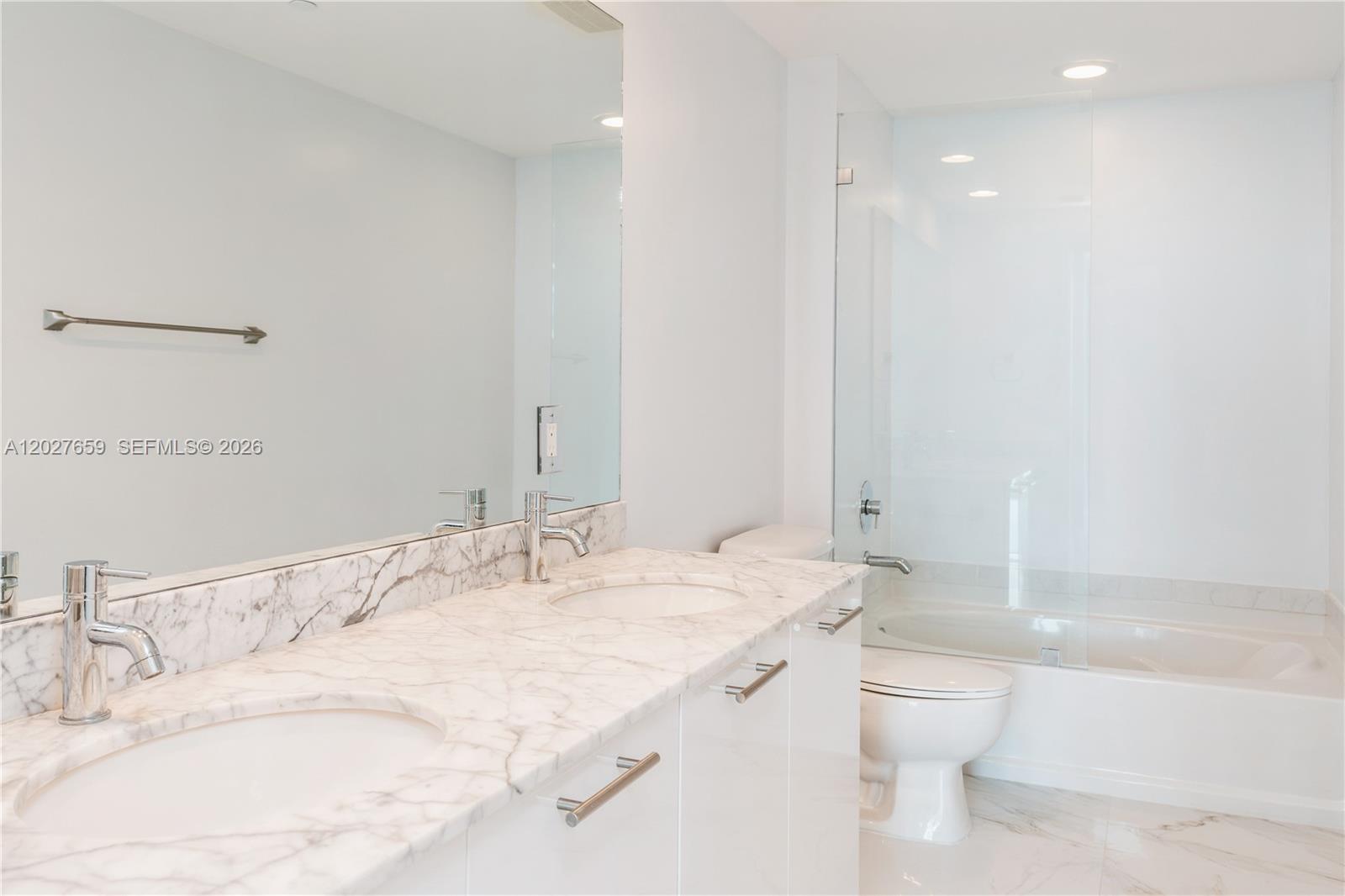 951 Brickell Ave # 3706
