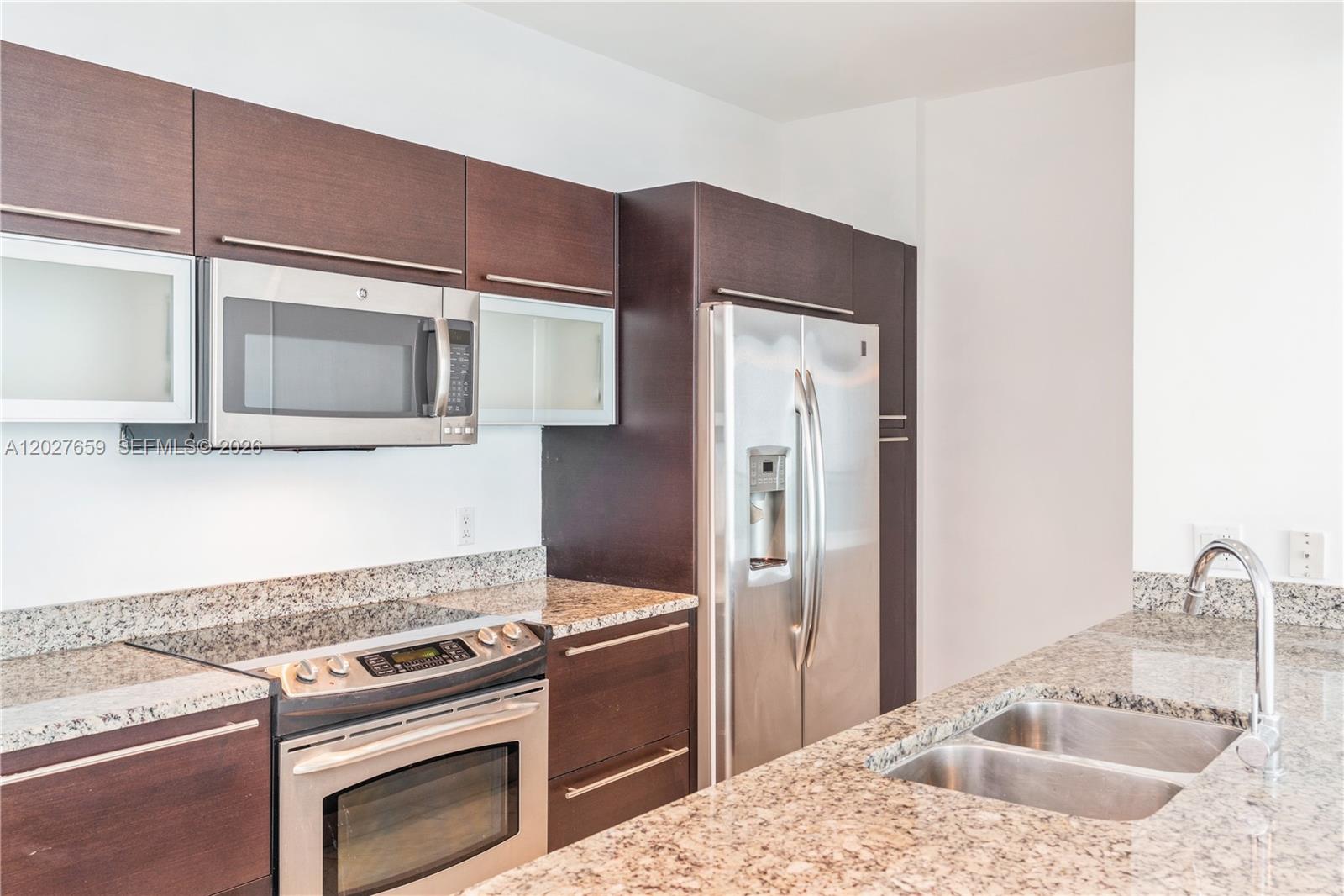 951 Brickell Ave # 3706