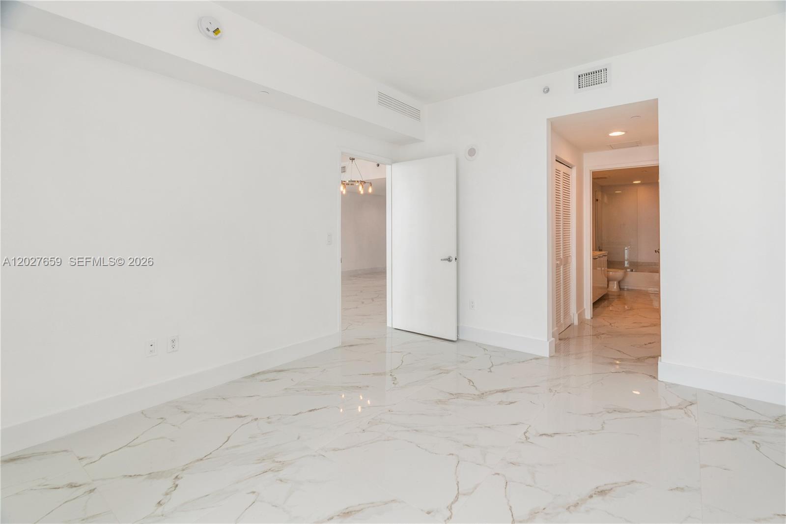 951 Brickell Ave # 3706