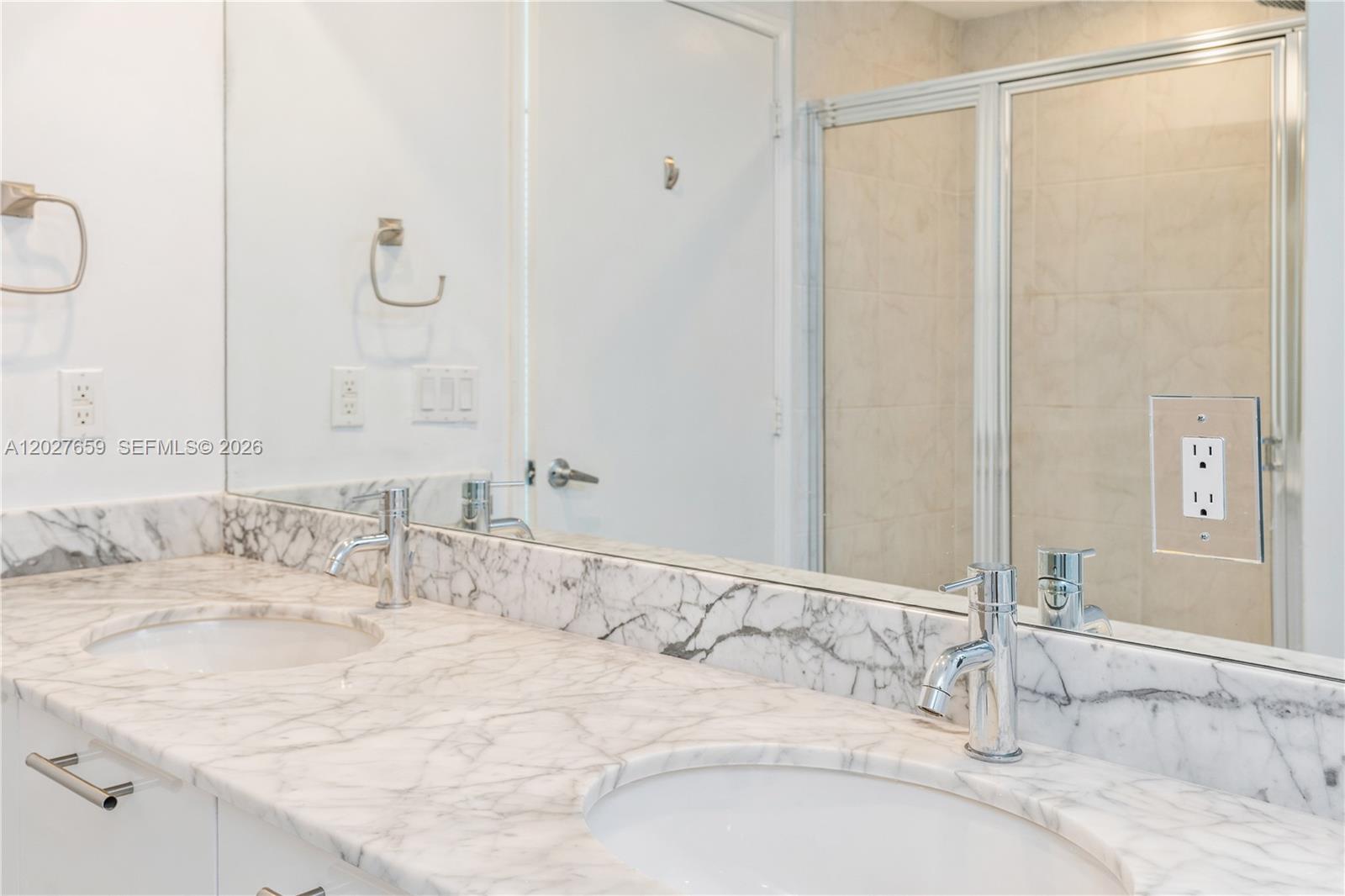 951 Brickell Ave # 3706