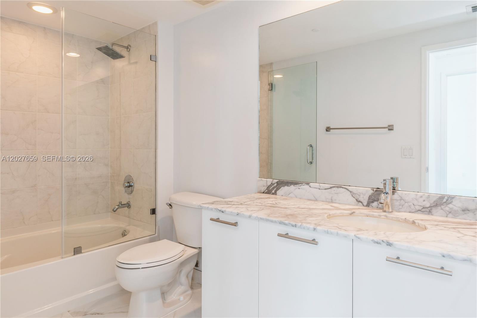 951 Brickell Ave # 3706