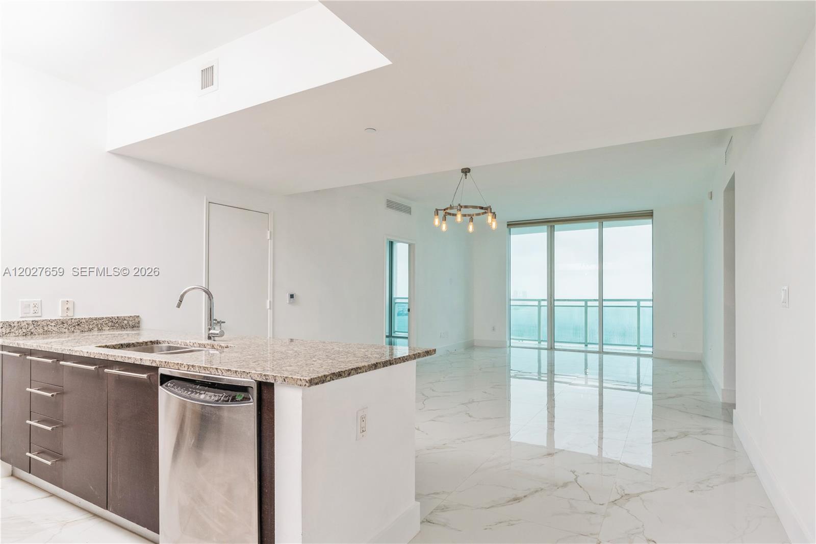 951 Brickell Ave # 3706