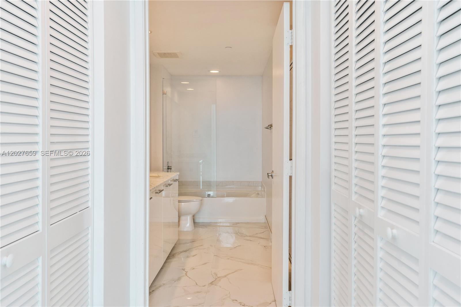 951 Brickell Ave # 3706