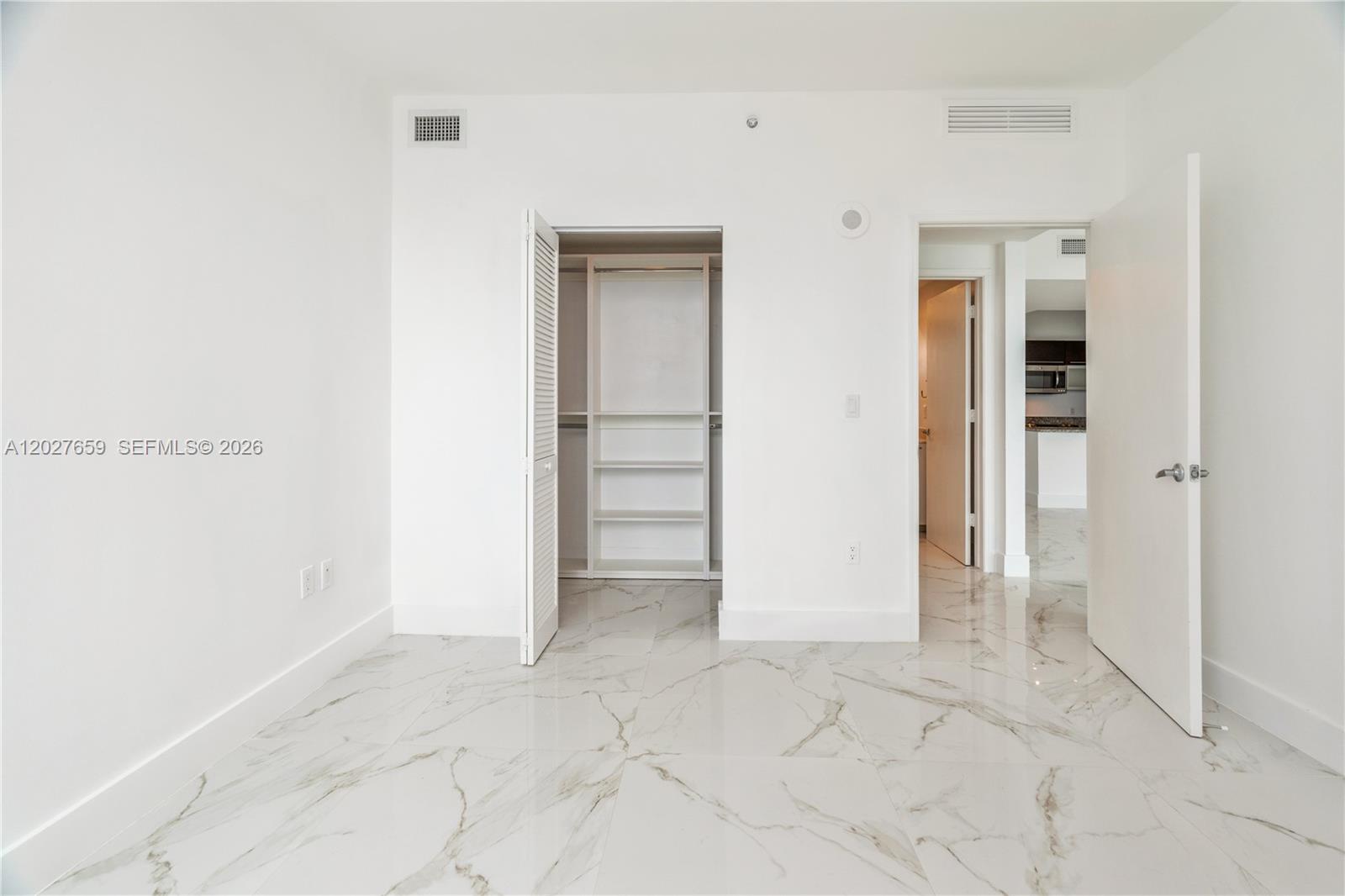 951 Brickell Ave # 3706