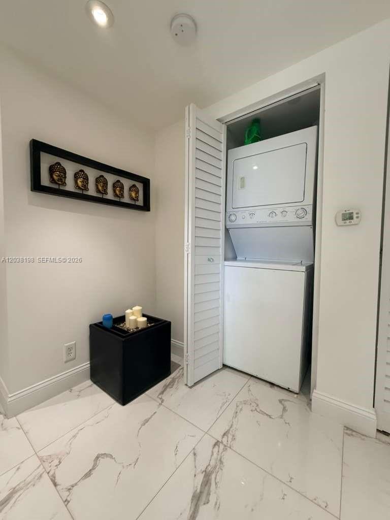 111 E Flagler St # 806