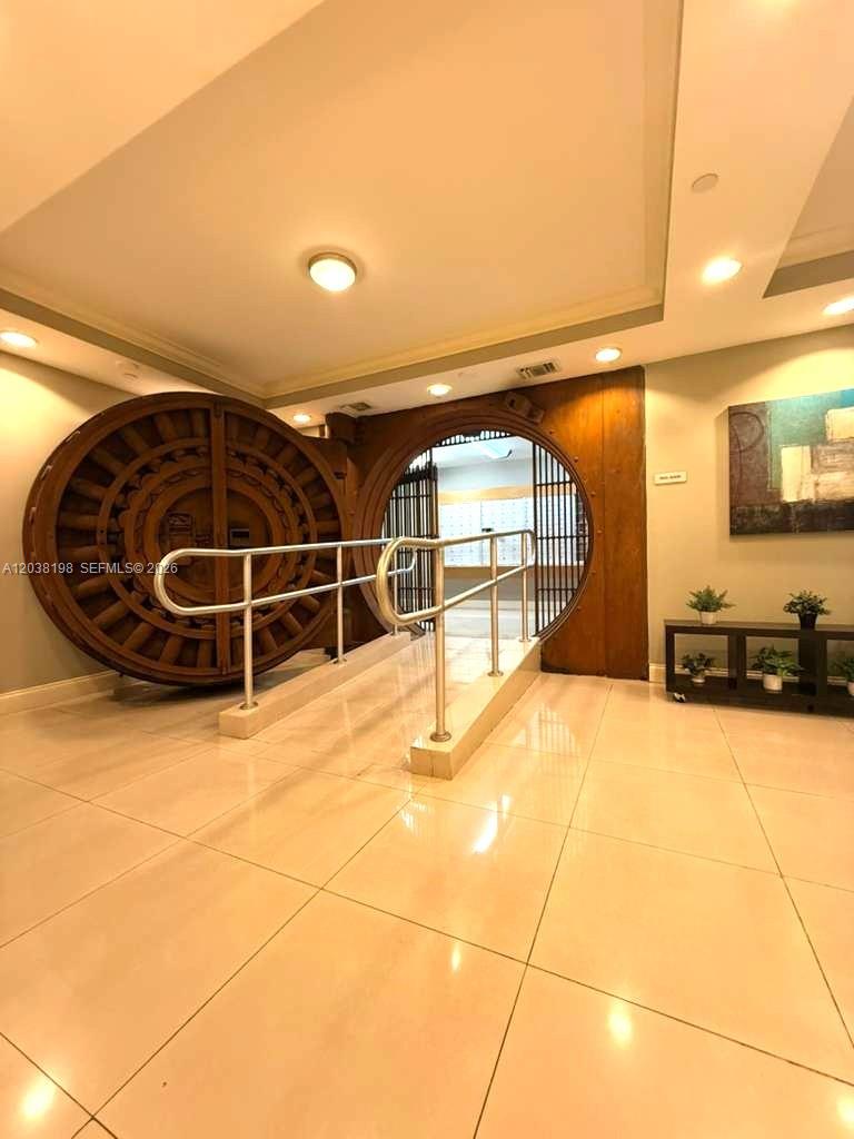111 E Flagler St # 806