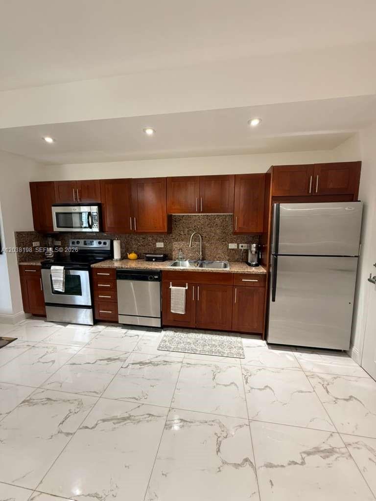 111 E Flagler St # 806