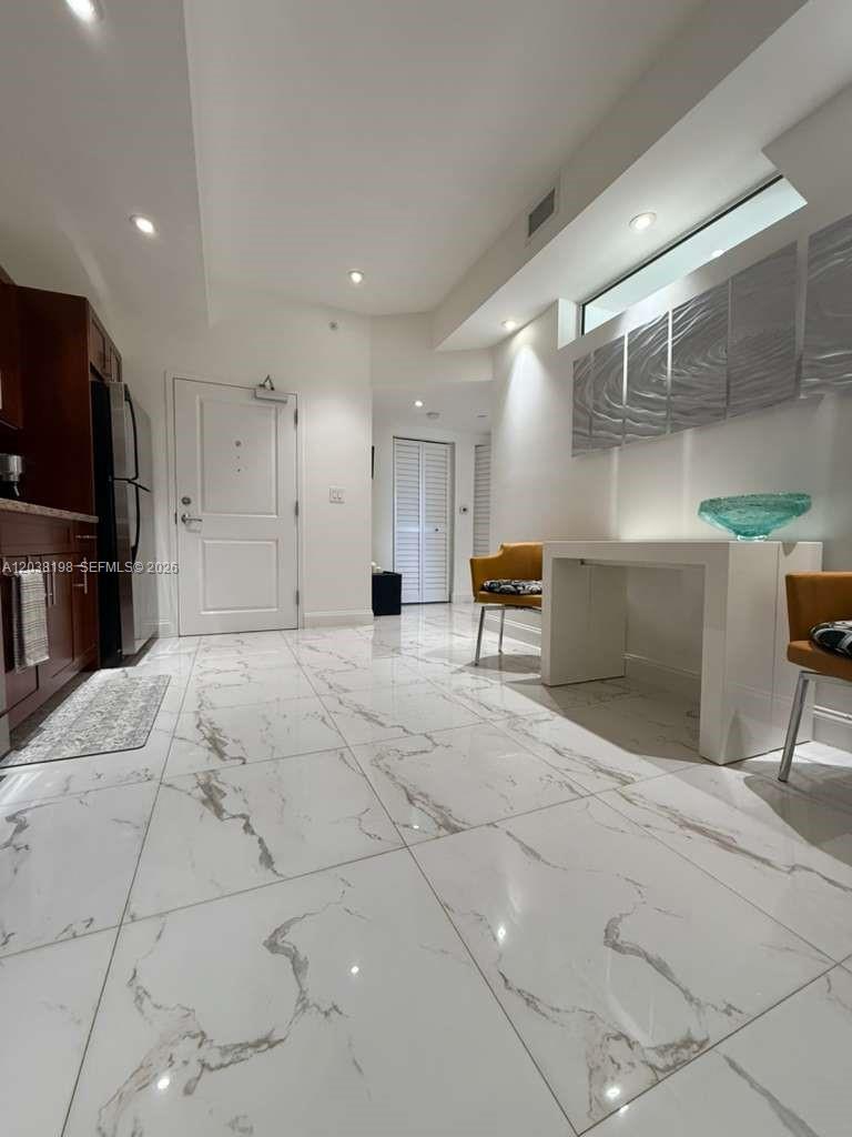 111 E Flagler St # 806