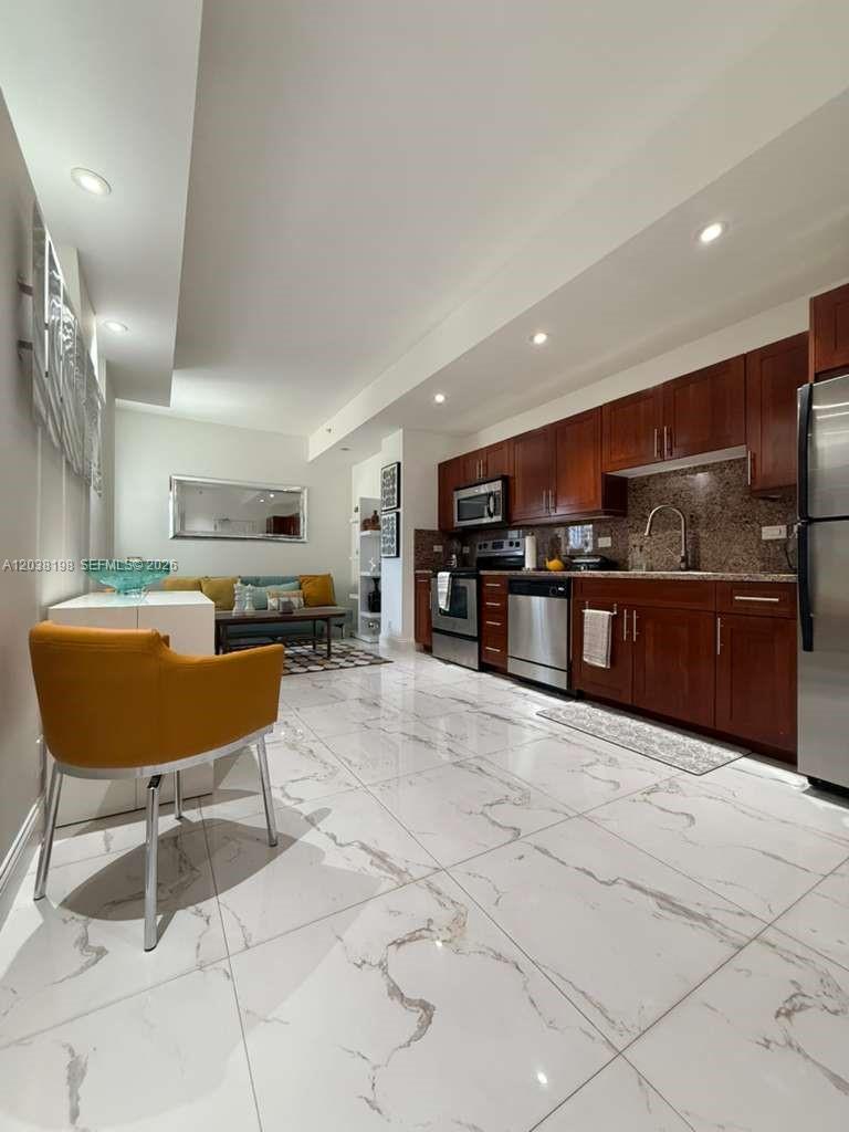111 E Flagler St # 806