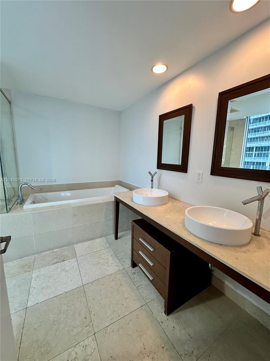 495 Brickell Ave # 4011
