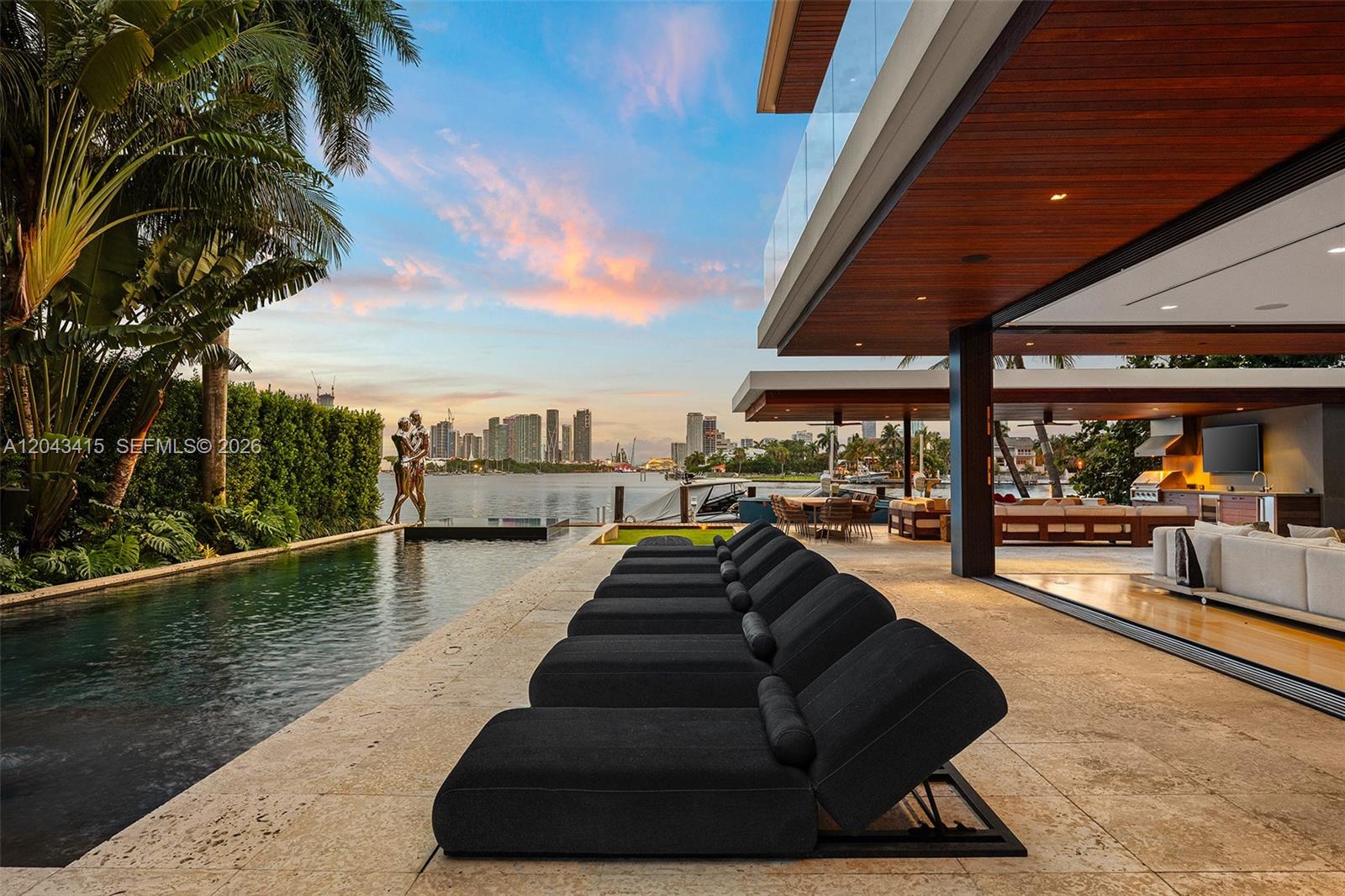 126 W San Marino Dr