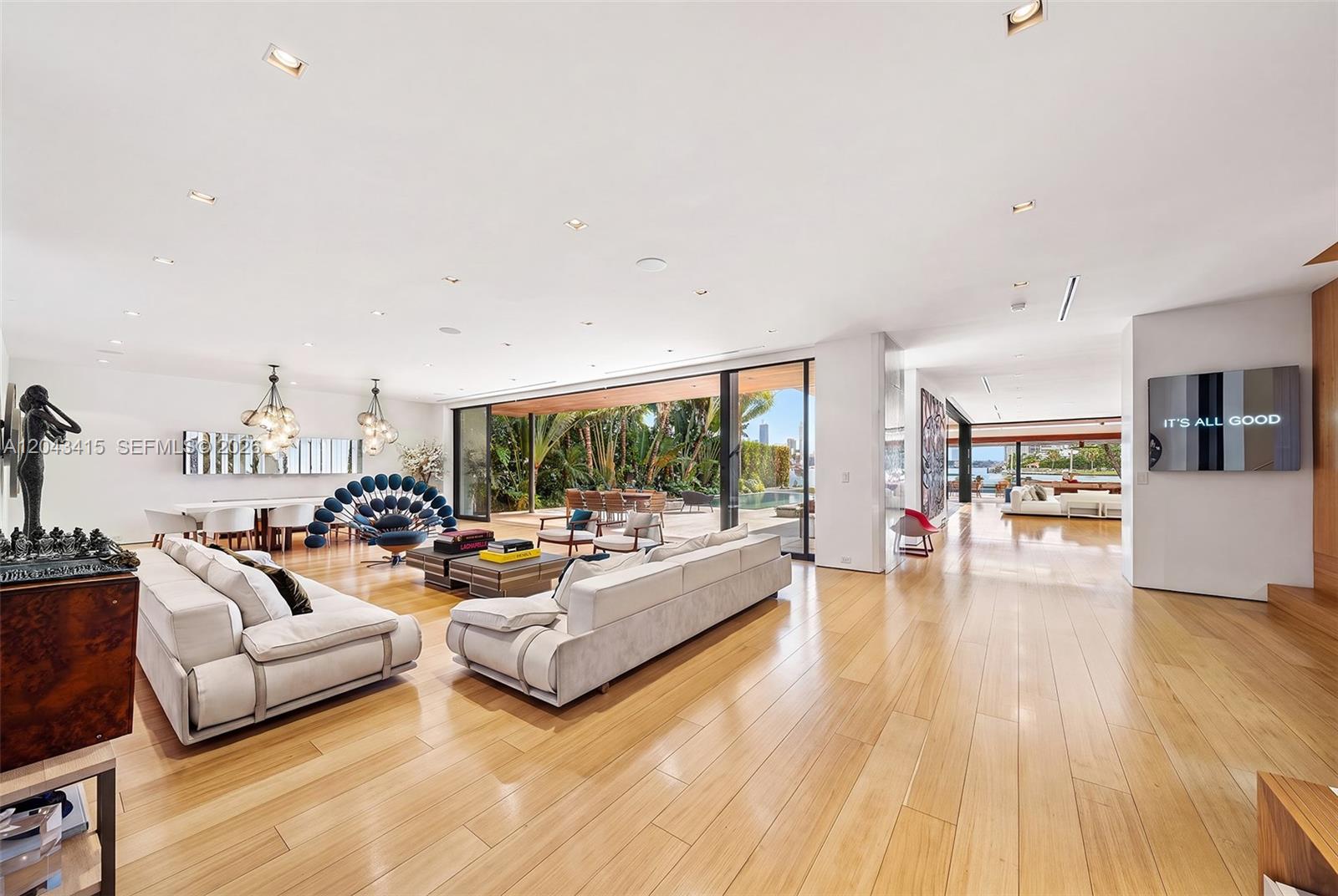 126 W San Marino Dr