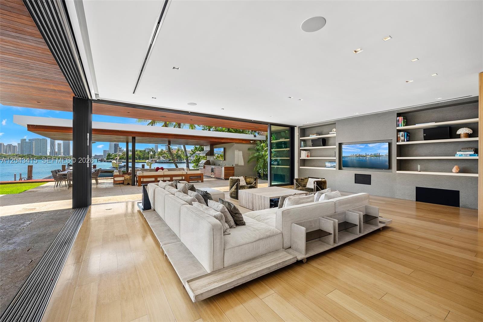 126 W San Marino Dr