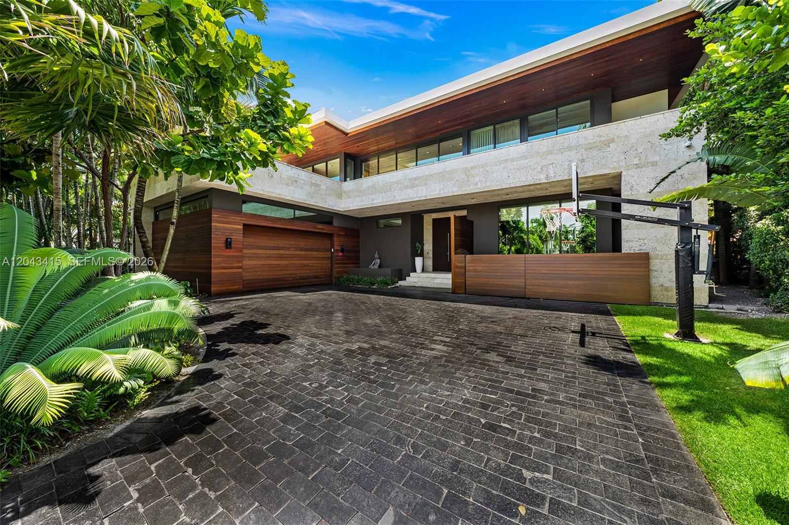 126 W San Marino Dr