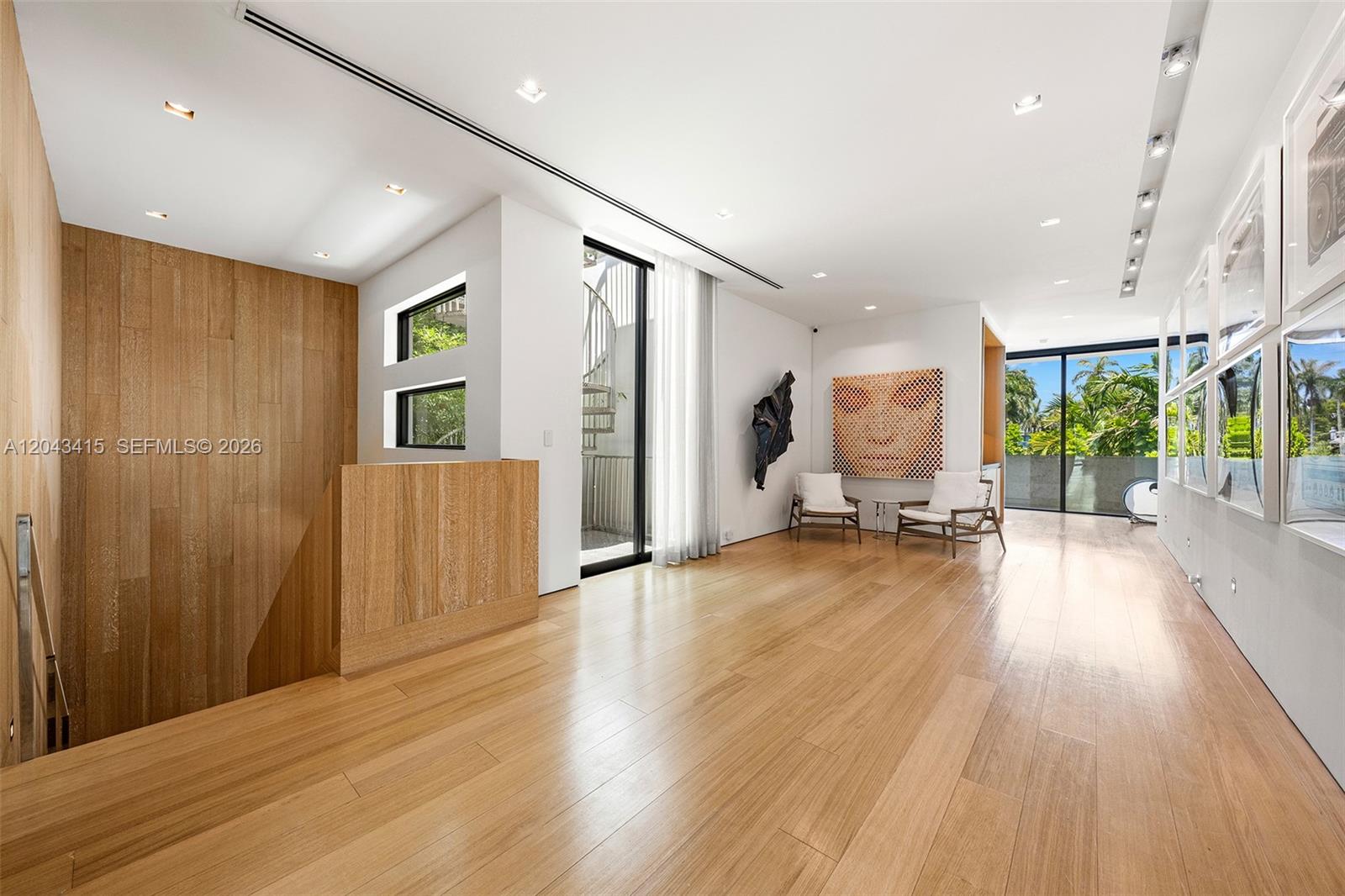 126 W San Marino Dr