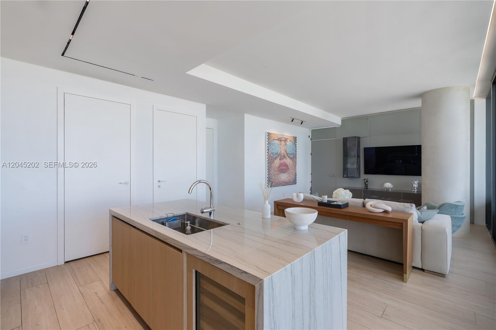 8701 Collins Ave # 1103